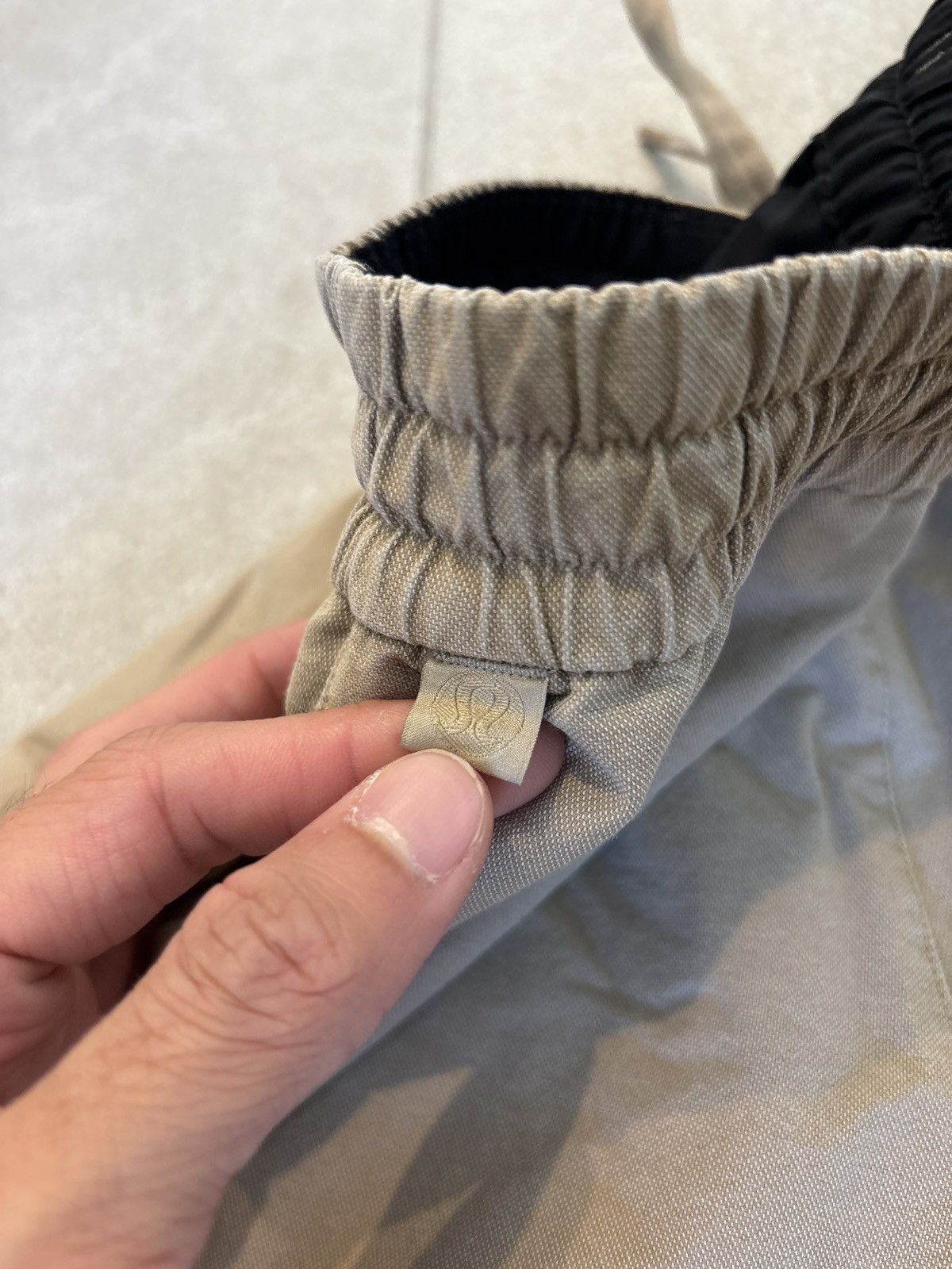 Lululemon Lululemon Khaki Shorts 5" Inseam Size US 30 / EU 46 - 3 Thumbnail