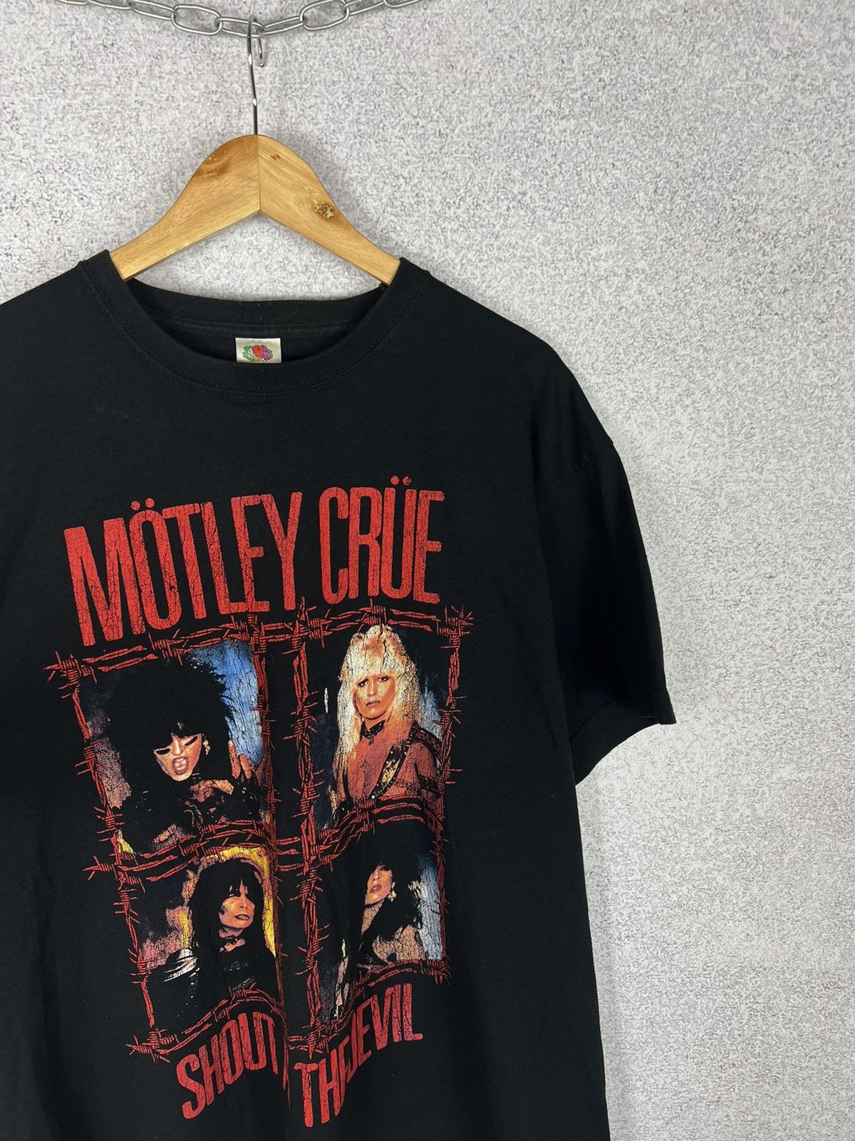 Band Tees × Vintage Vintage Motley Crue SHOUT AT THE DEVIL Rock Band T-Shirt Size US XL / EU 56 / 4 - 2 Thumbnail