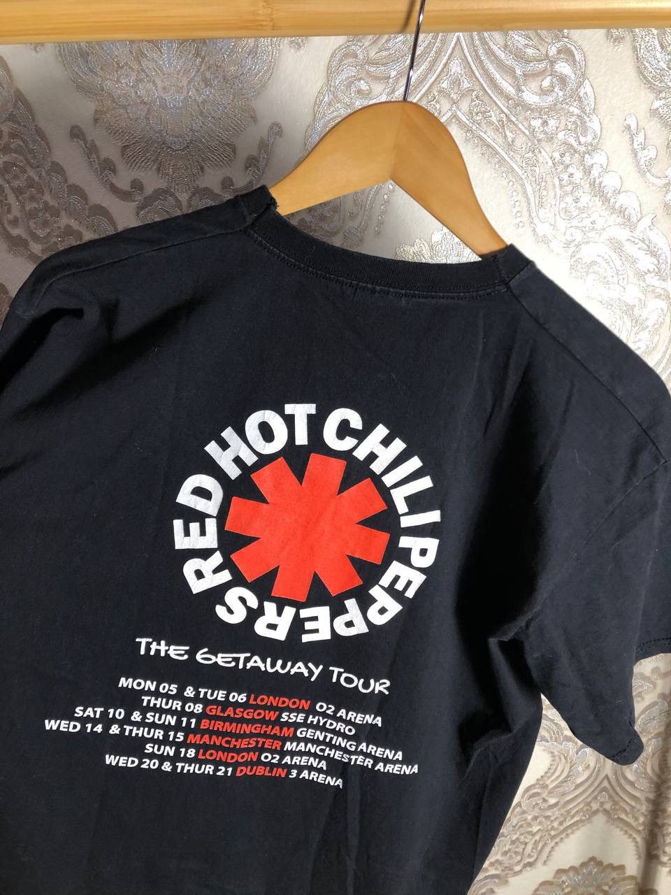 Band Tees VINTAGE HOT CHILI PEPPEERS RED ROCK T-SHIRT RETRO METAL 90s Size US L / EU 52-54 / 3 - 4 Thumbnail