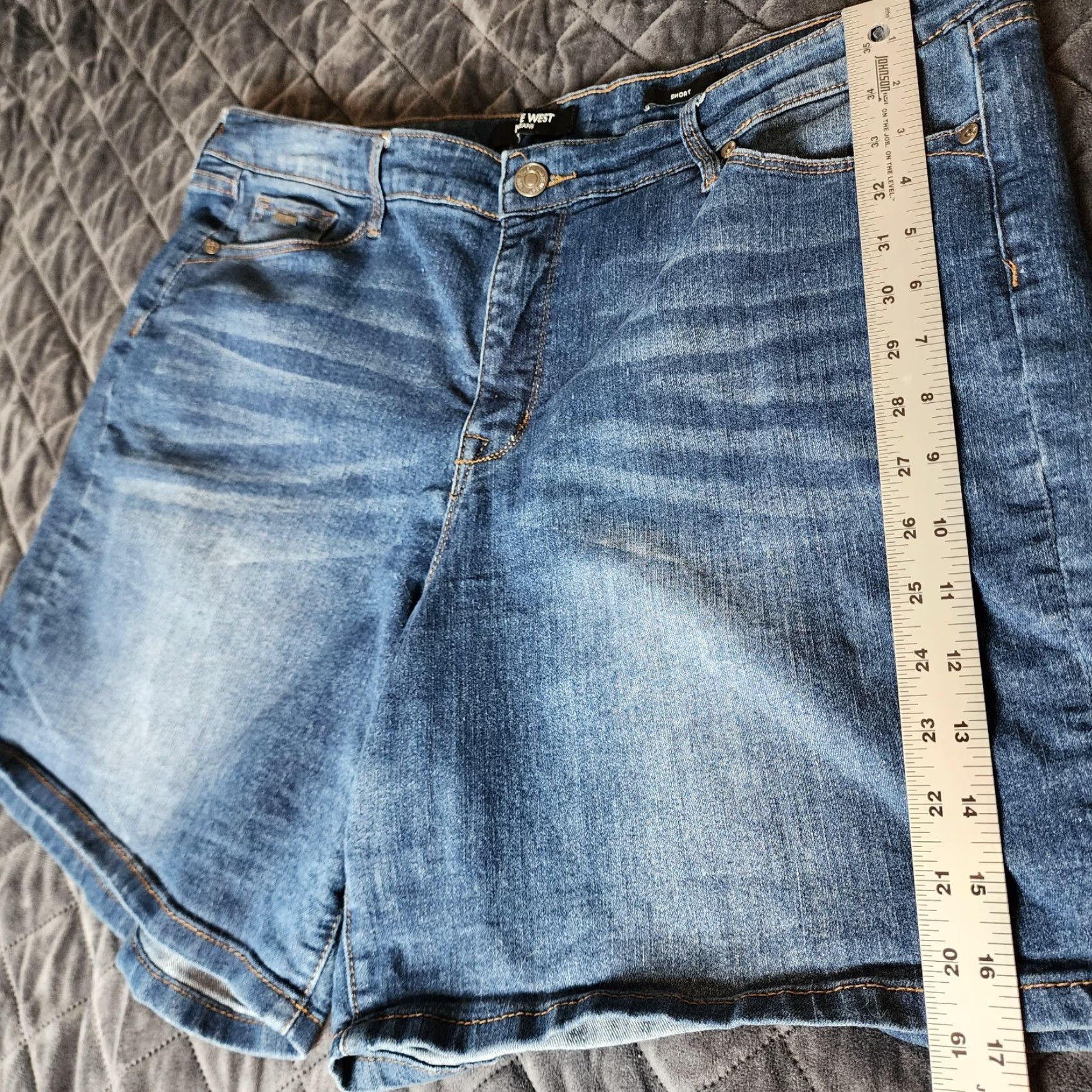 Nine West Nine West Jeans Women’s Size 16 Lucie Bermuda Shorts Denim Jean Medium Wash Size 38" / US 16 / IT 52 - 5 Thumbnail
