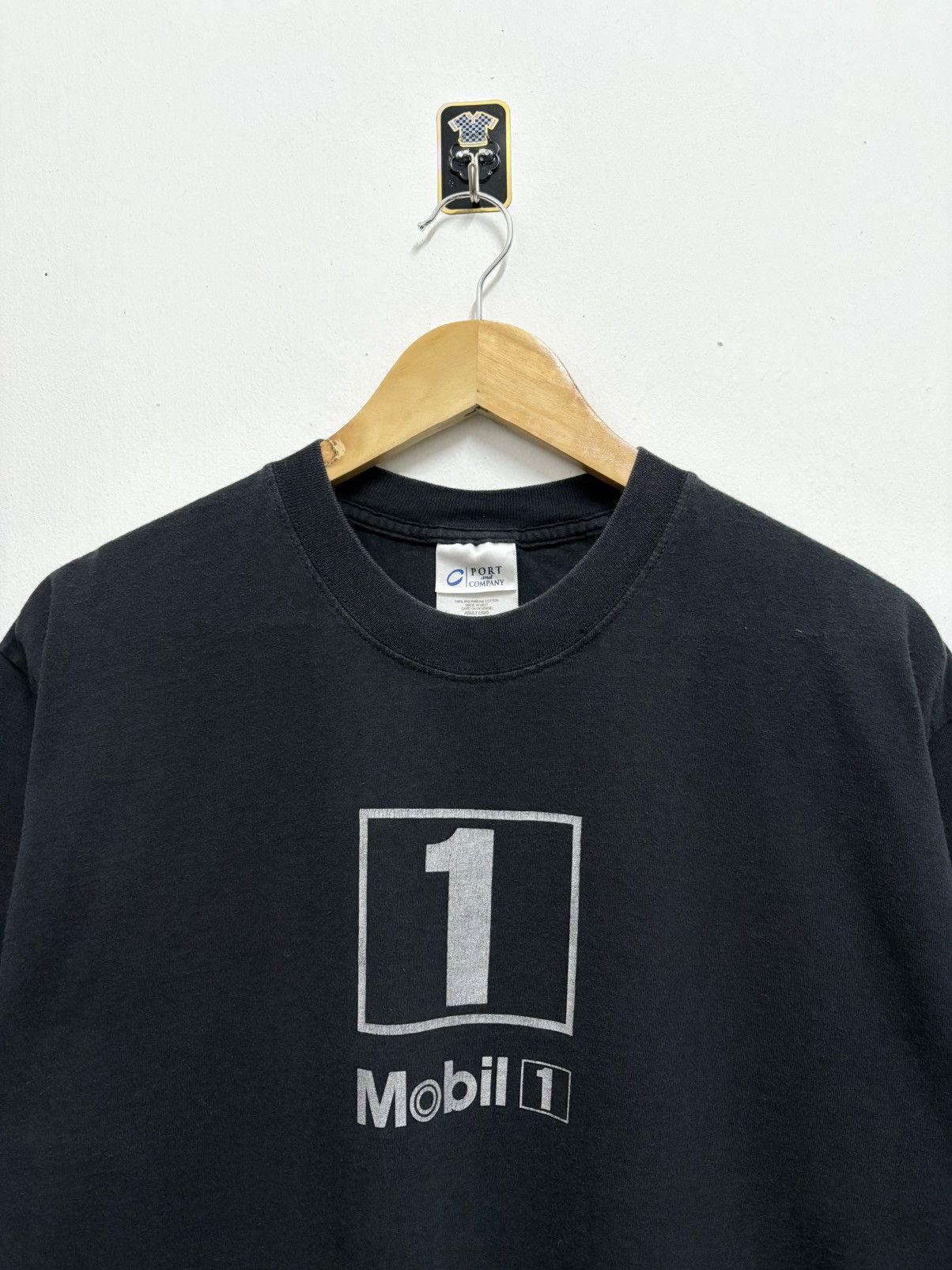 Porsche Design × Vintage 2000’s Mobil 1 - High Perfomance Engine Oil T-Shirt Size US M / EU 48-50 / 2 - 3 Thumbnail