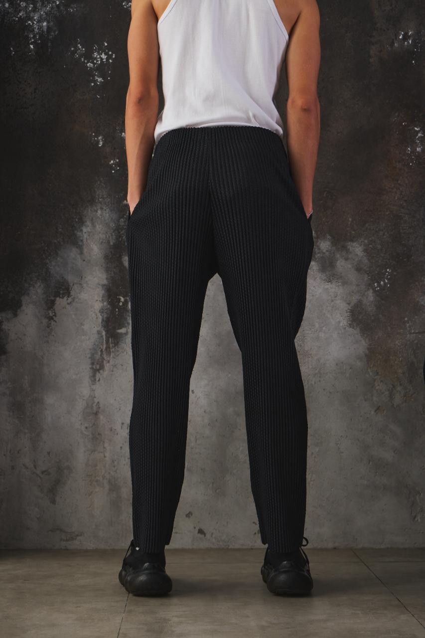 Homme Plisse Issey Miyake HOMME PLISSÉ ISSEY MIYAKE Black Mesh Pleated Trousers Size US 32 / EU 48 - 4 Thumbnail