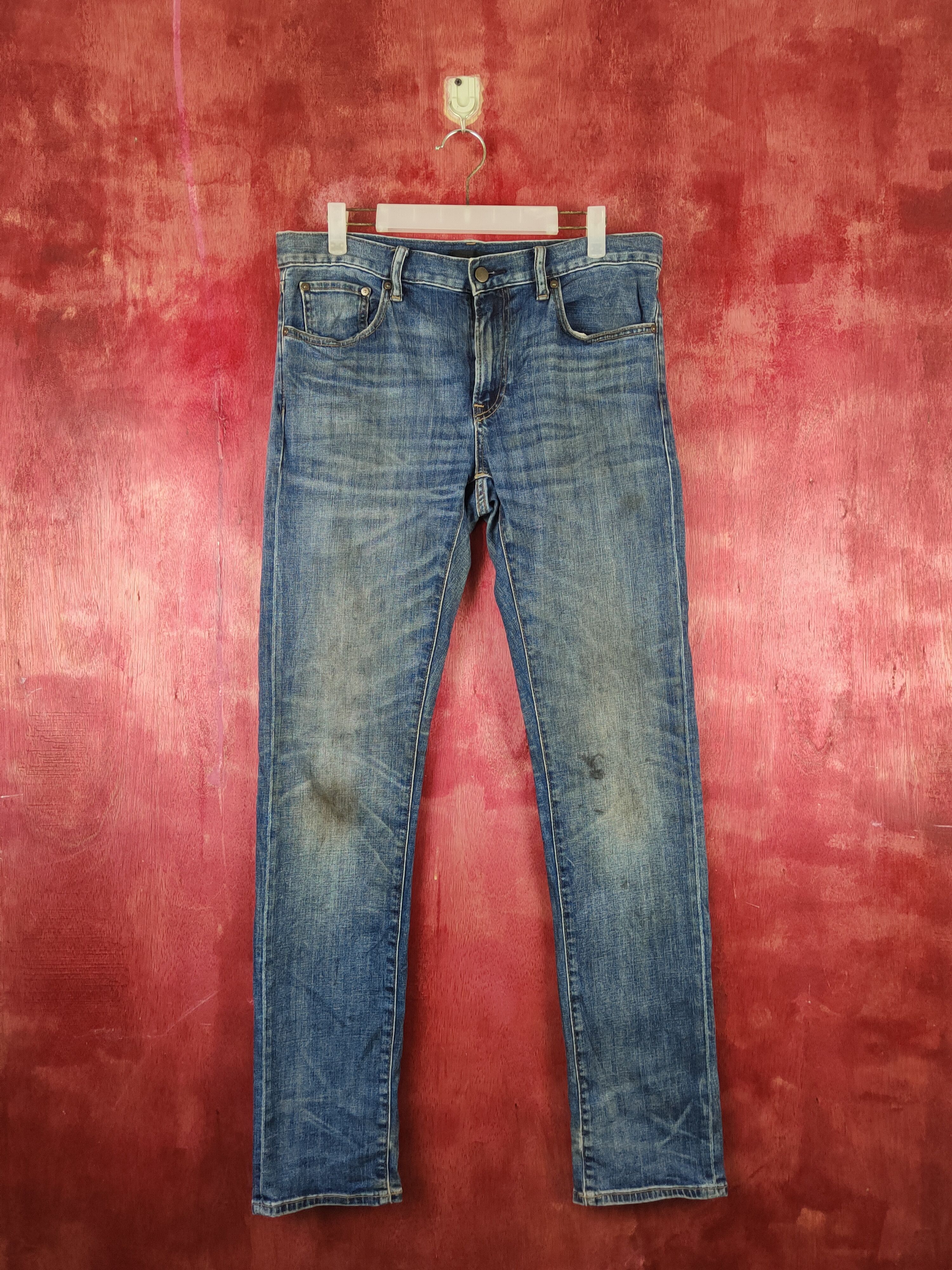 image of Distressed Denim x Vintage Uniqlo Dark Blue Faded Distressed Ripped Jeans S1777 in Dark Blue Denim 