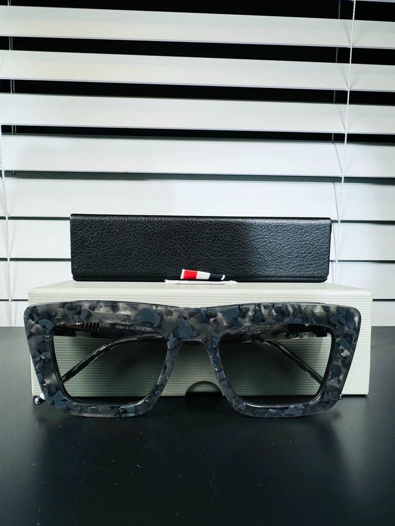 Thom Browne Thom Browne Size OSTBS-415 sunglasses 2501-Nextarrow Size ONE SIZE - 1 Thumbnail