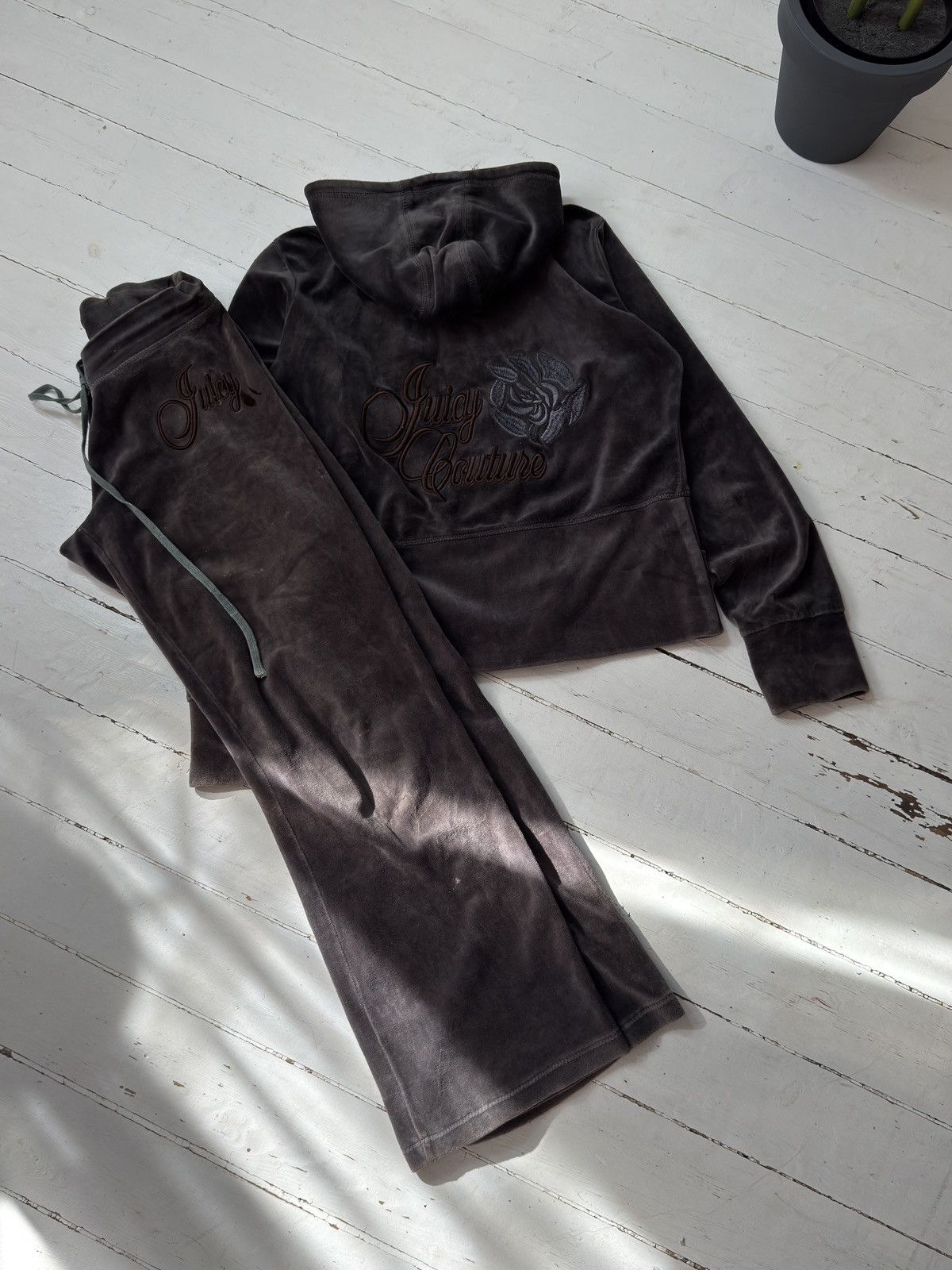 Juicy Couture VINTAGE JUICY COUTURE VELOUR 2000s TRACKSUIT Size S / US 4 / IT 40 - 1 Thumbnail