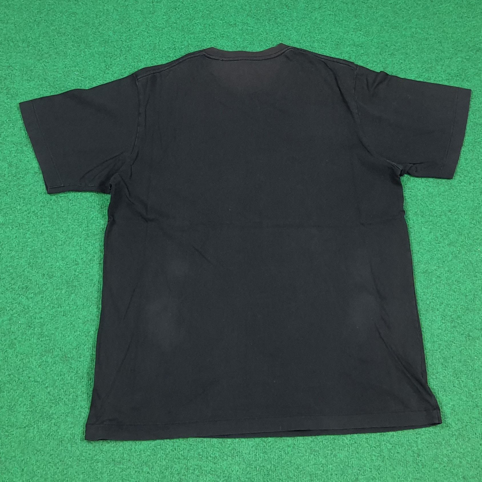 Kaws × Uniqlo Vintage UT x KAWS Japan Streetwear Graphic Tee C294N40 Size US L / EU 52-54 / 3 - 3 Thumbnail