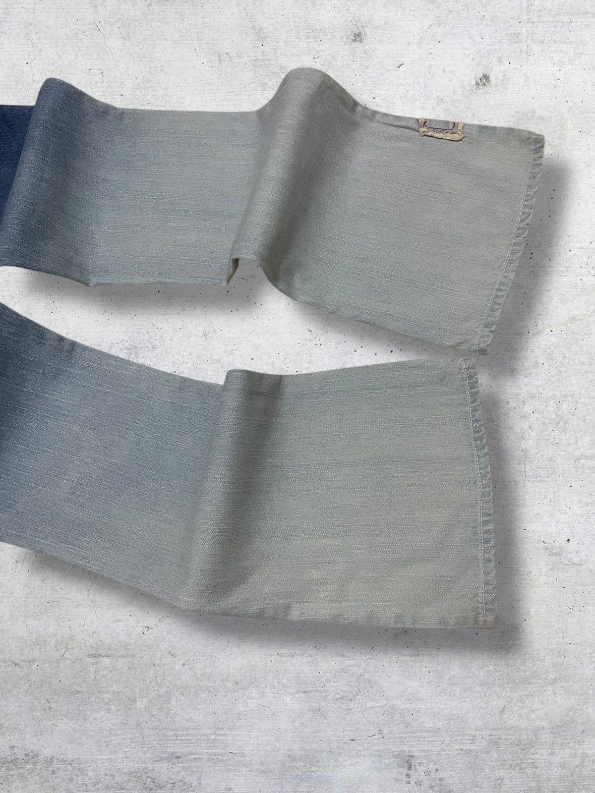 VINTAGE JAPAN 90S FLORA APPLIQUE FLARED ARTSY TWIST DENIM