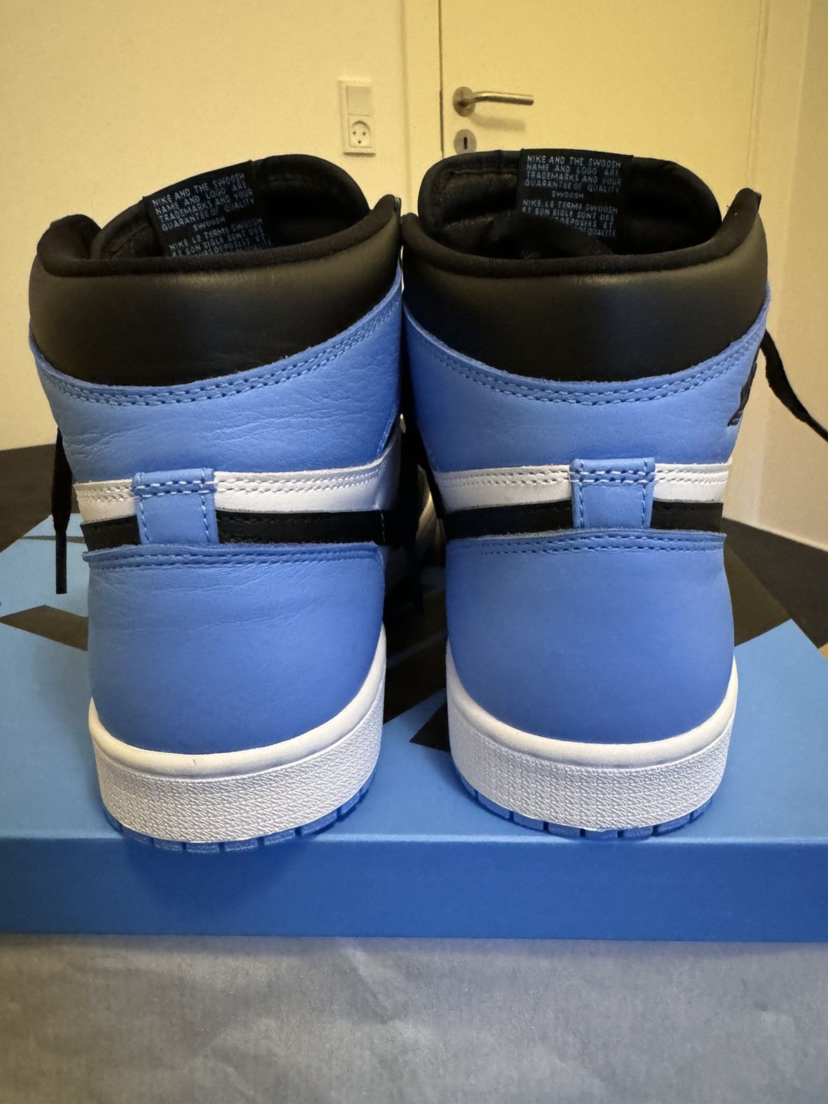 Jordan Brand × Nike Jordan 1 retro UNC toe Size US 8.5 / EU 41-42 - 4 Thumbnail