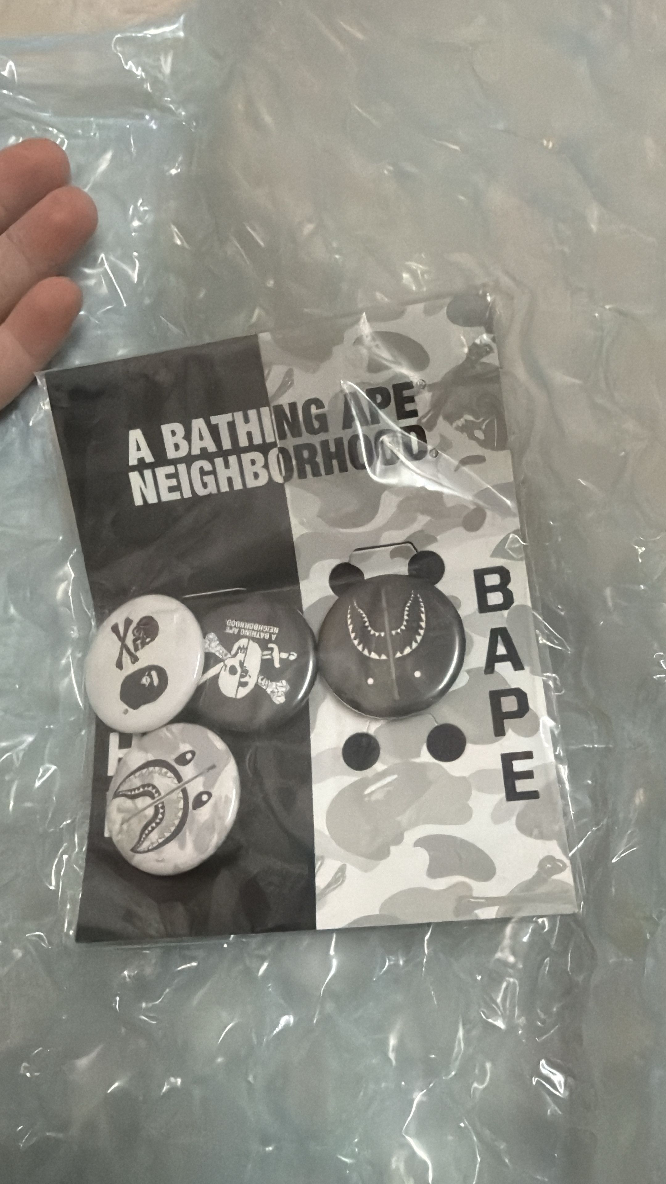 Bape × Neighborhood bape x neighborhood pin Size ONE SIZE - 1 Preview