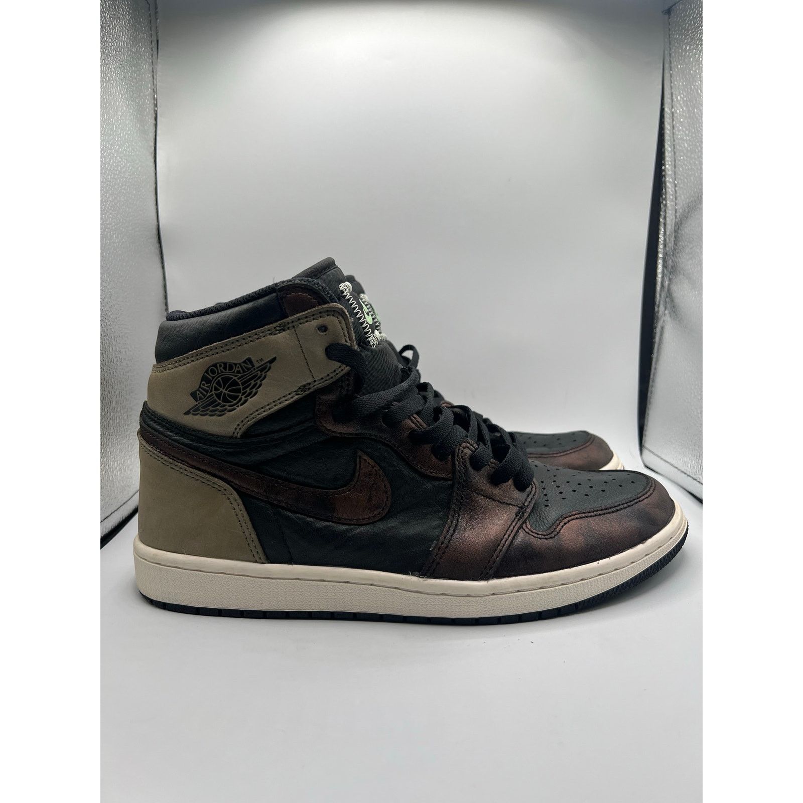 Jordan Brand Air Jordan 1 Retro High OG “Patina” size 10 men’s Size US 10 / EU 43 - 3 Thumbnail