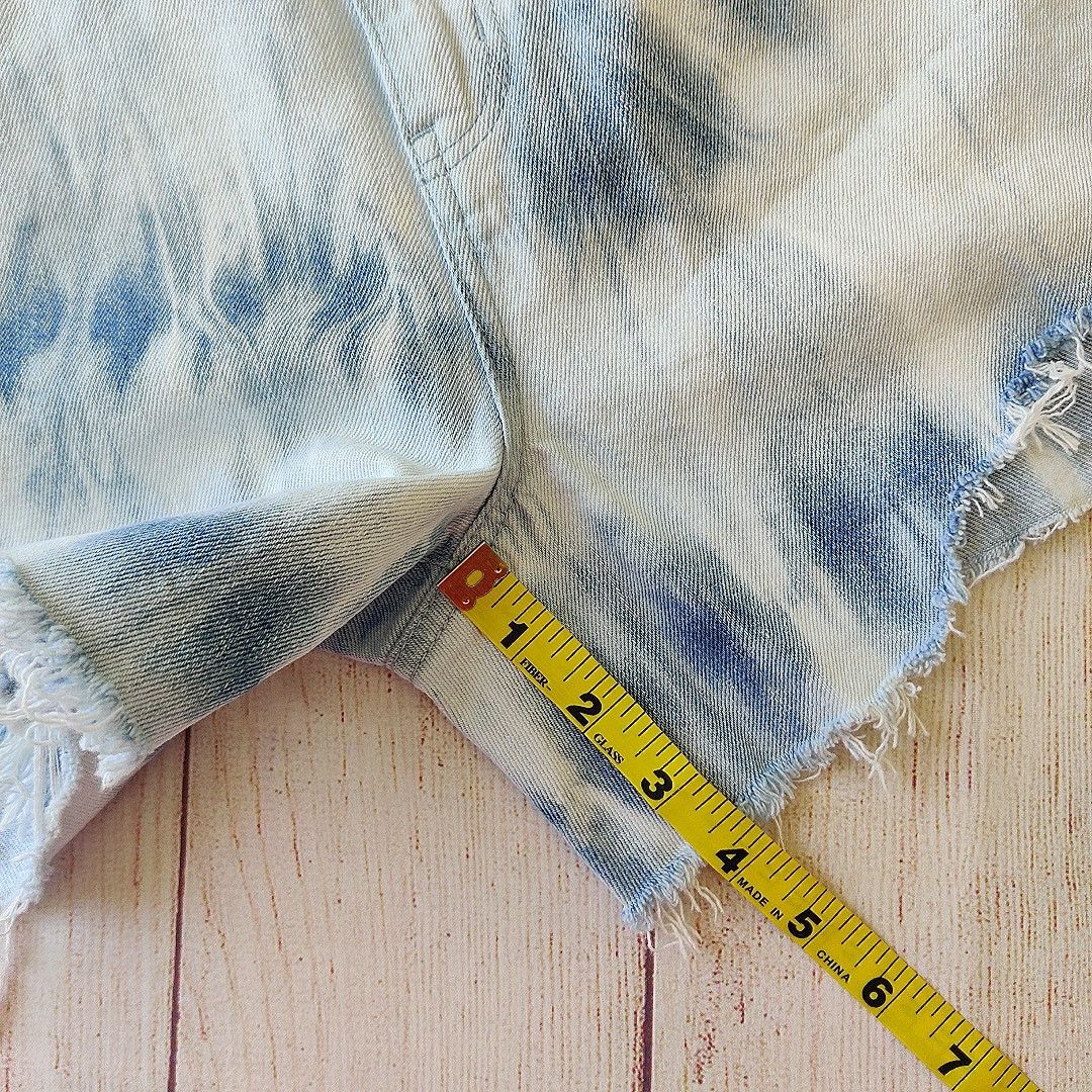 American Eagle Outfitters American Eagle Distressed Highest Rise Mom Shorts sz 2 Size 26" / US 2 / IT 38 - 6 Thumbnail