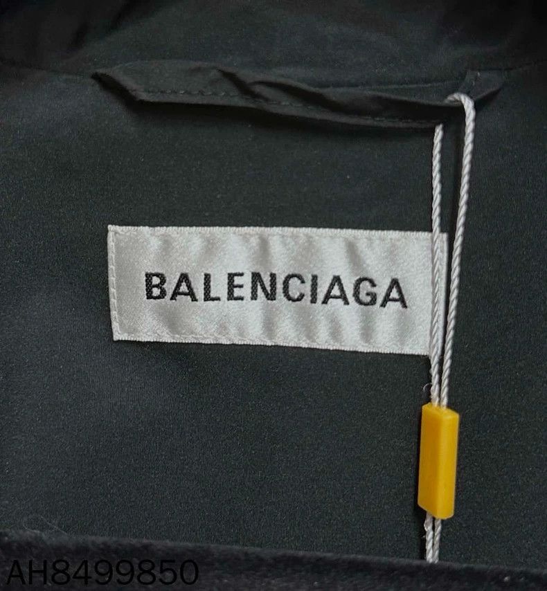 Balenciaga Balenciaga Back logo coat 2501-Nextarrow Size XXS / US 00 / IT 34 - 8 Thumbnail