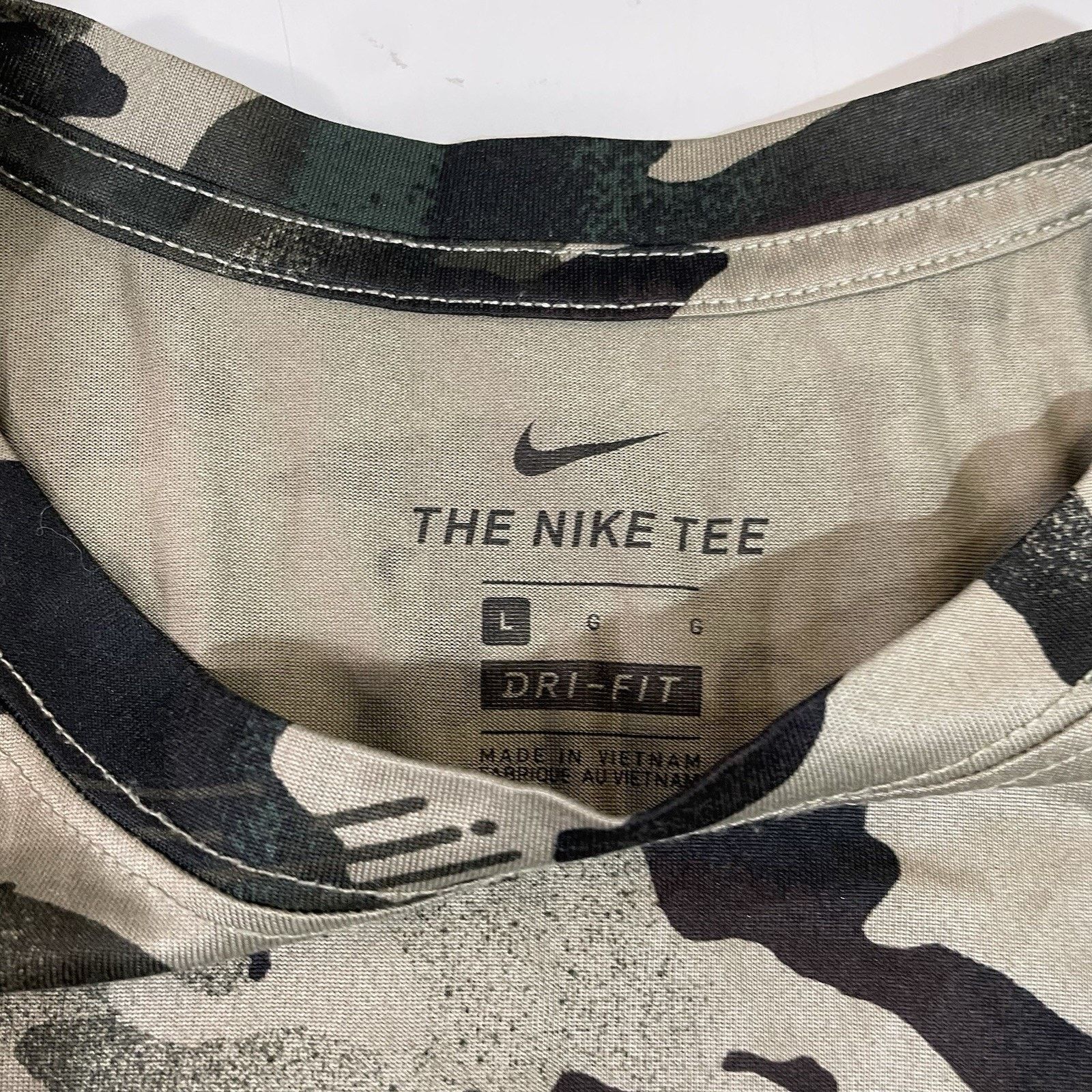 Nike The Nike Tee Mens T-Shirt Large Green Dri-Fit Camo Swoosh Size US L / EU 52-54 / 3 - 3 Thumbnail