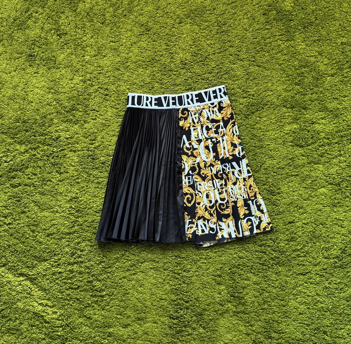 Versace × Versace Jeans Couture Versace Jeans Couture all around logo plisse skirt Size 26" / US 2 / IT 38 - 4 Thumbnail