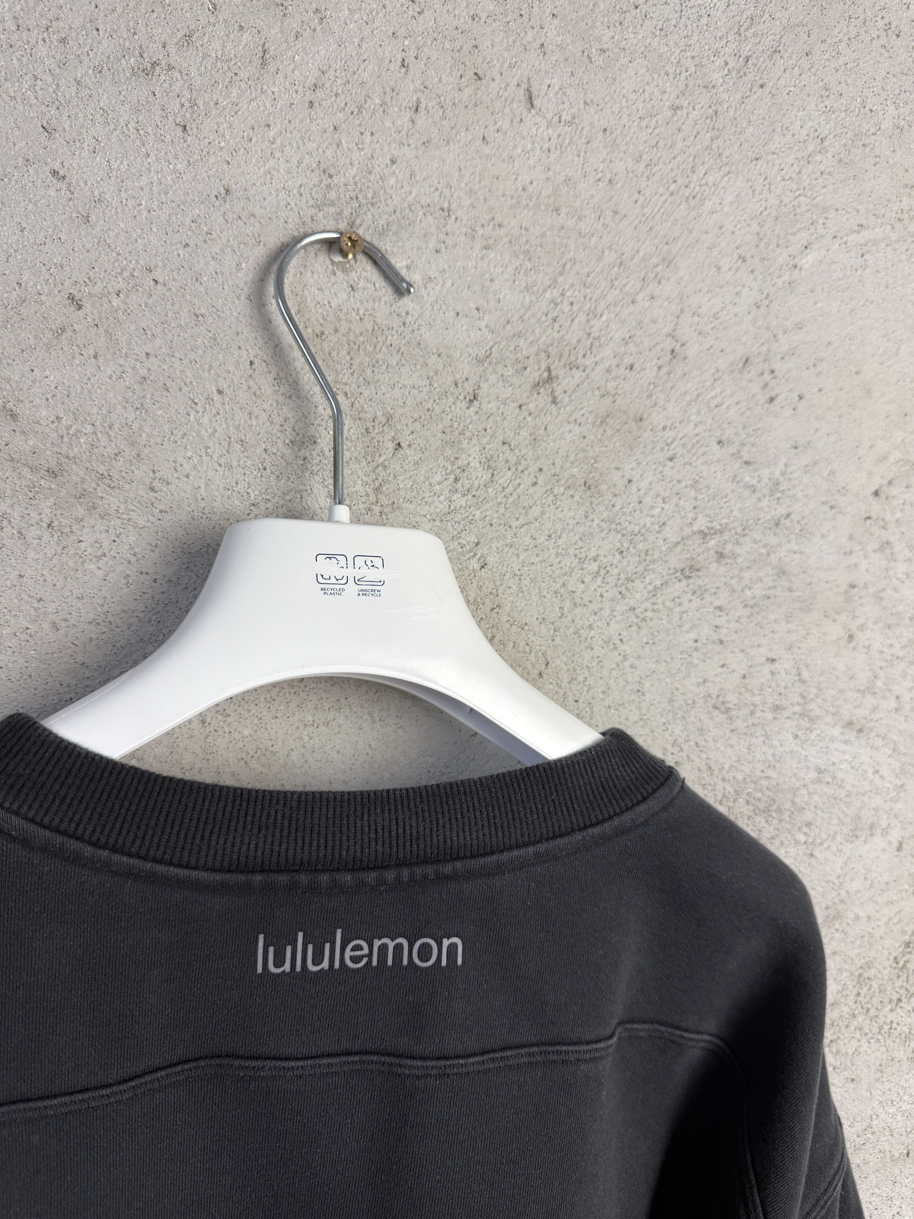 Lululemon Lululemon back logo sweatshirt casual sport Size US M / EU 48-50 / 2 - 4 Thumbnail