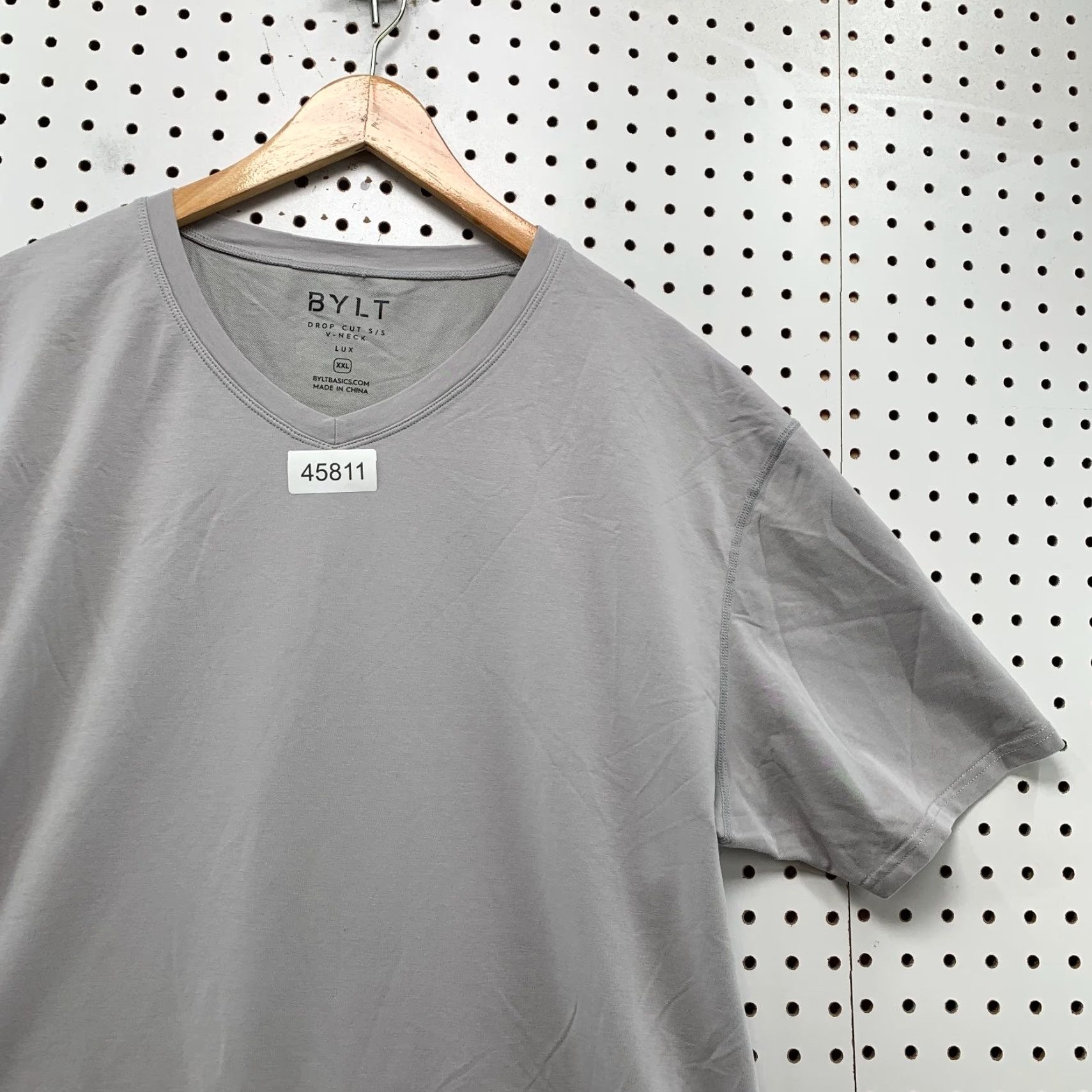 Vintage BYLT Lux T Shirt Mens 2XL Gray Drop Cut Short Sleeve Active V Neck Size US XXL / EU 58 / 5 - 7 Thumbnail