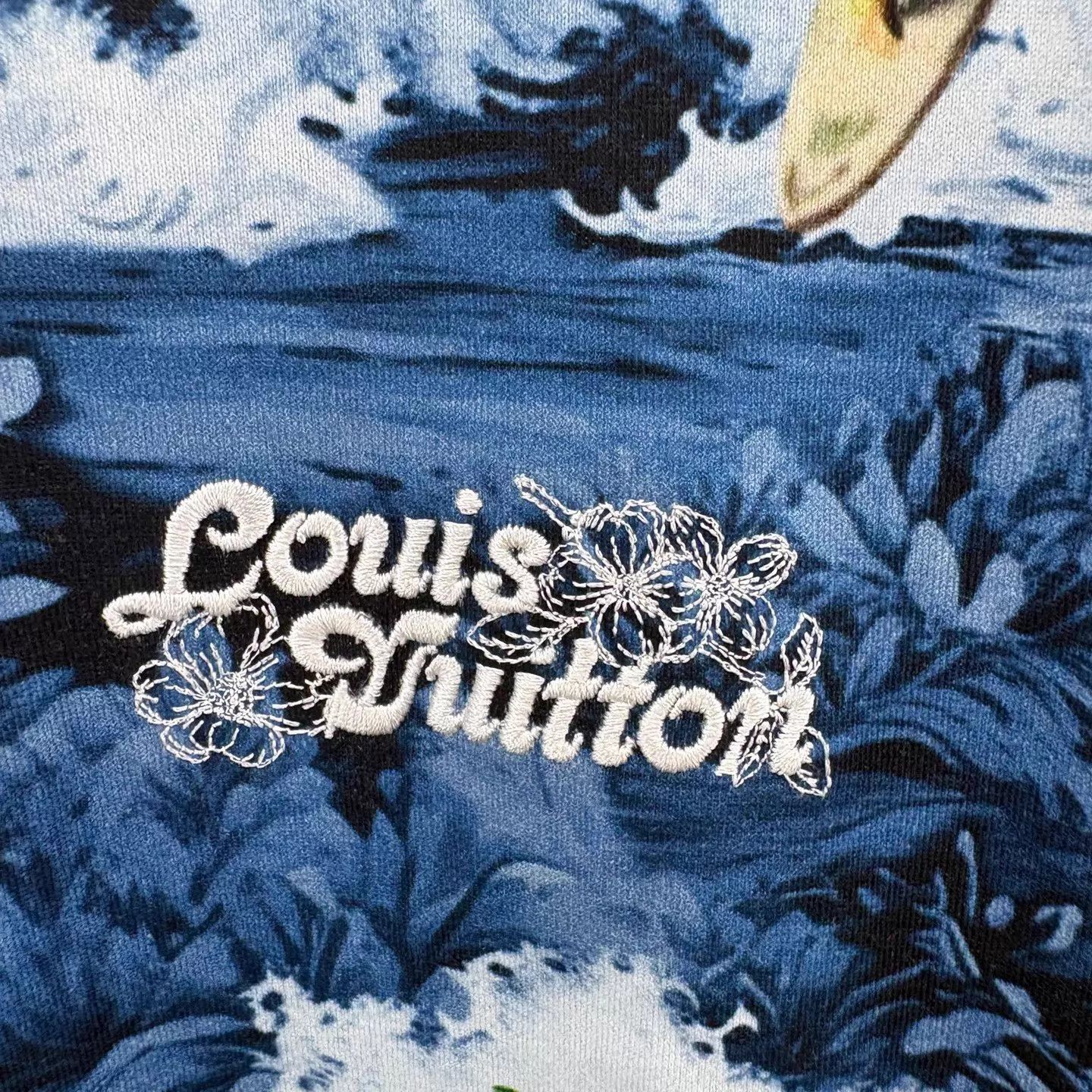 Louis Vuitton Louis Vuitton Wave Print Short Sleeve XL Tee NWT Size US XL / EU 56 / 4 - 4 Thumbnail