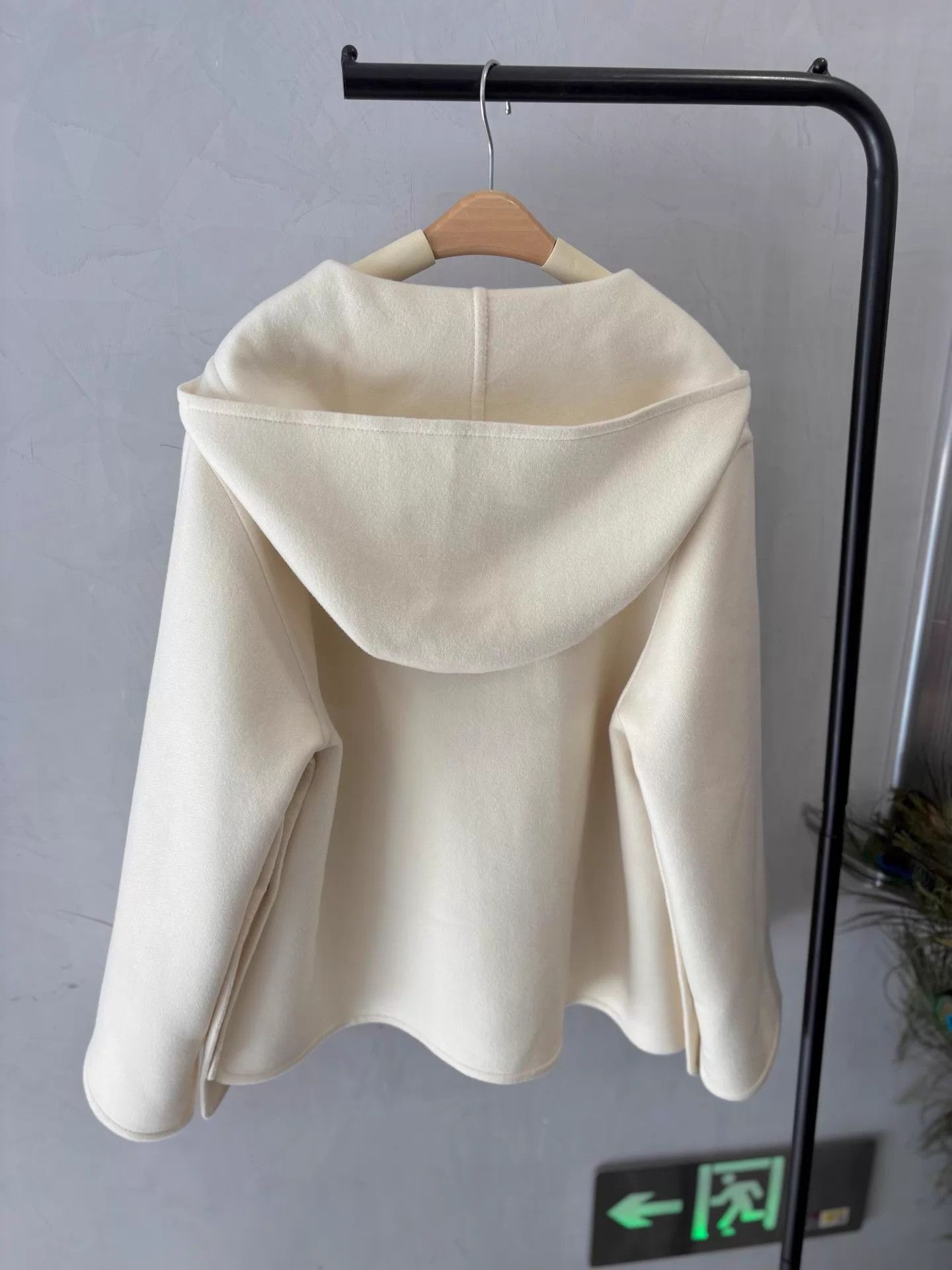 Hermes HERMES women's Ivory 100% Cashmere Hooded Coat 38 Unworn Size S / US 4 / IT 40 - 3 Thumbnail