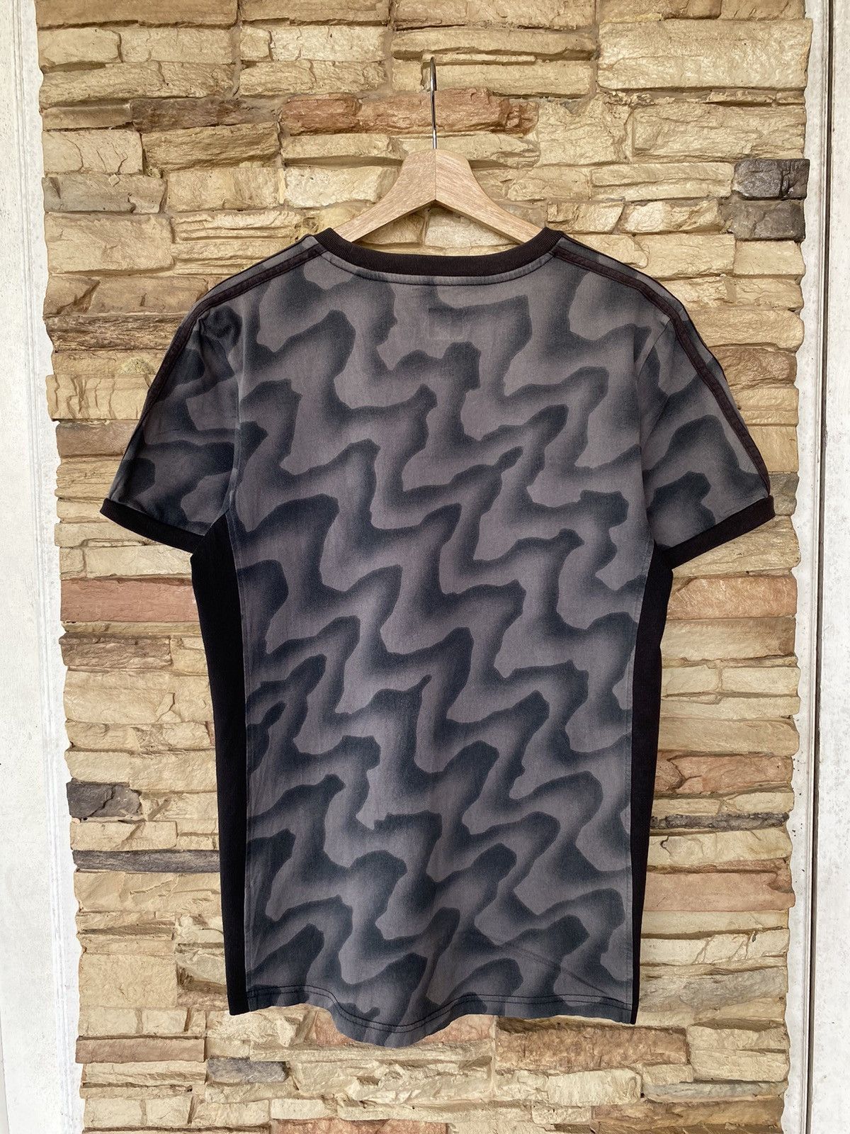Adidas Adidas Ringer 3 Stripes Camo Warp Grey Black Tees Size US L / EU 52-54 / 3 - 2 Thumbnail