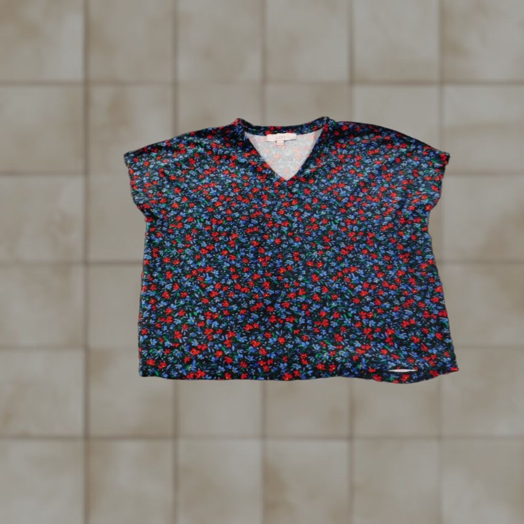 Loft VINTAGE? No. LOFT Blouse Shirt Womens XS Black Floral V-Neck Short Sleeve Curved Hem Jersey Lightweight Stretch Size XS / US 0-2 / IT 36-38 - 1 Thumbnail