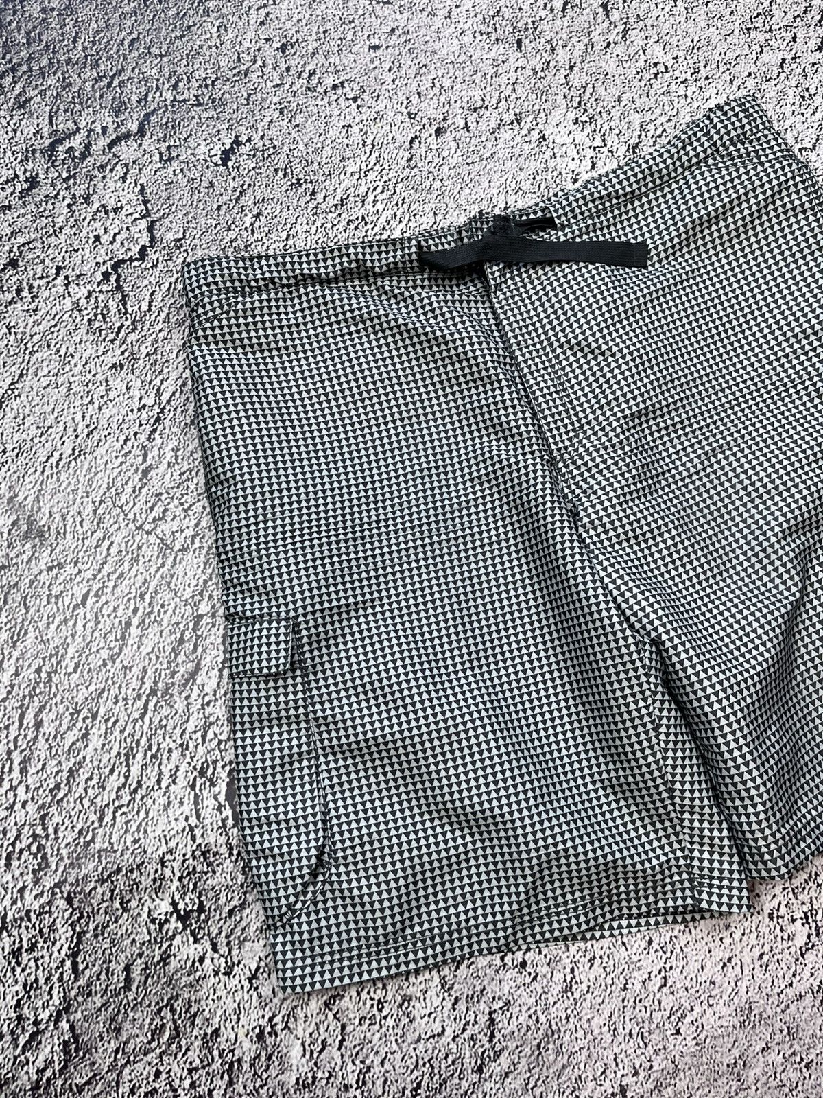 Nike Vintage Nike cargo swoosh shorts size XXL Size US 38 / EU 54 - 2 Thumbnail