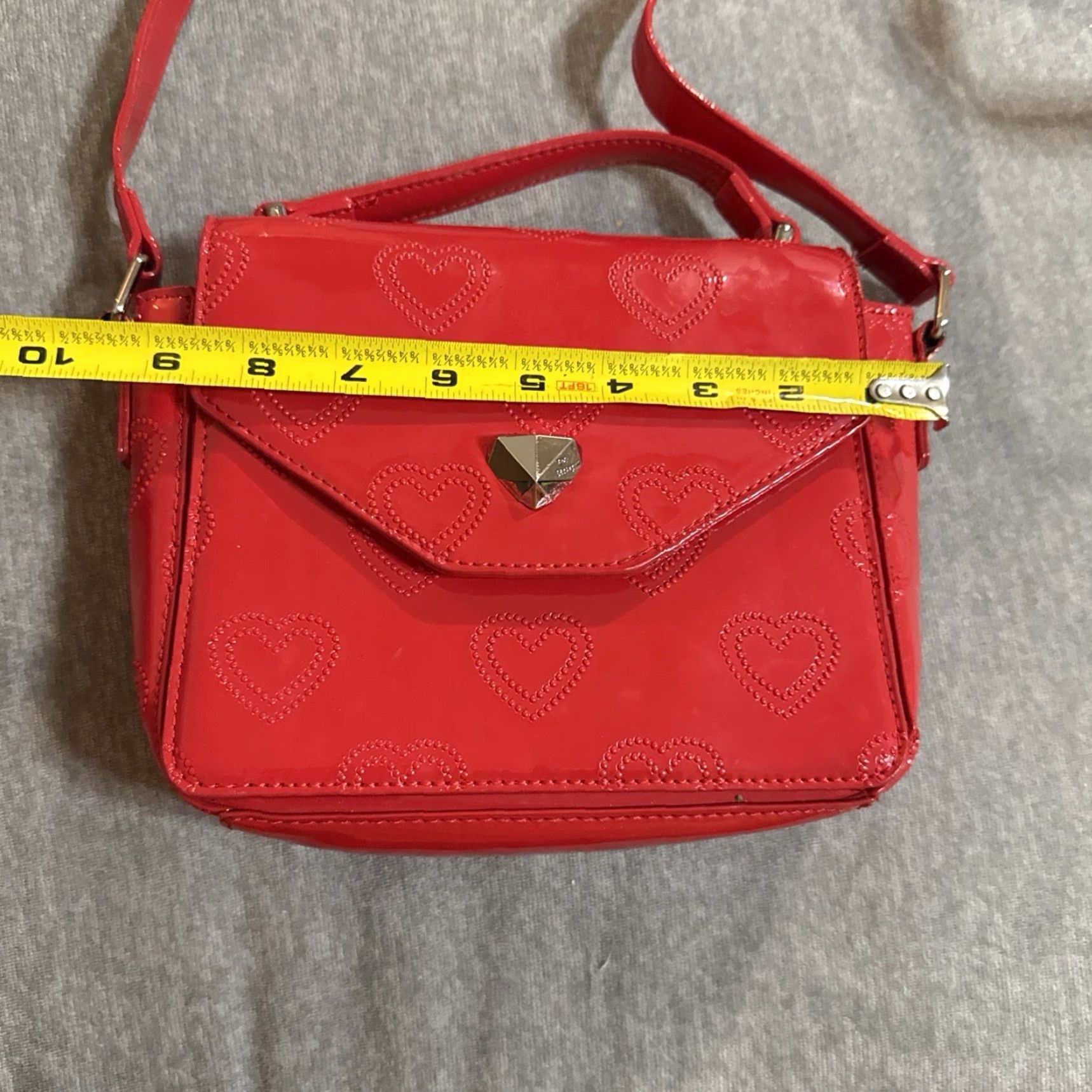Betsey Johnson EUC Betsey Johnson Red Top Handle Bag Crossbody Heart Design Satchel Purse Casual Medium Women Size M / US 6-8 / IT 42-44 - 4 Thumbnail