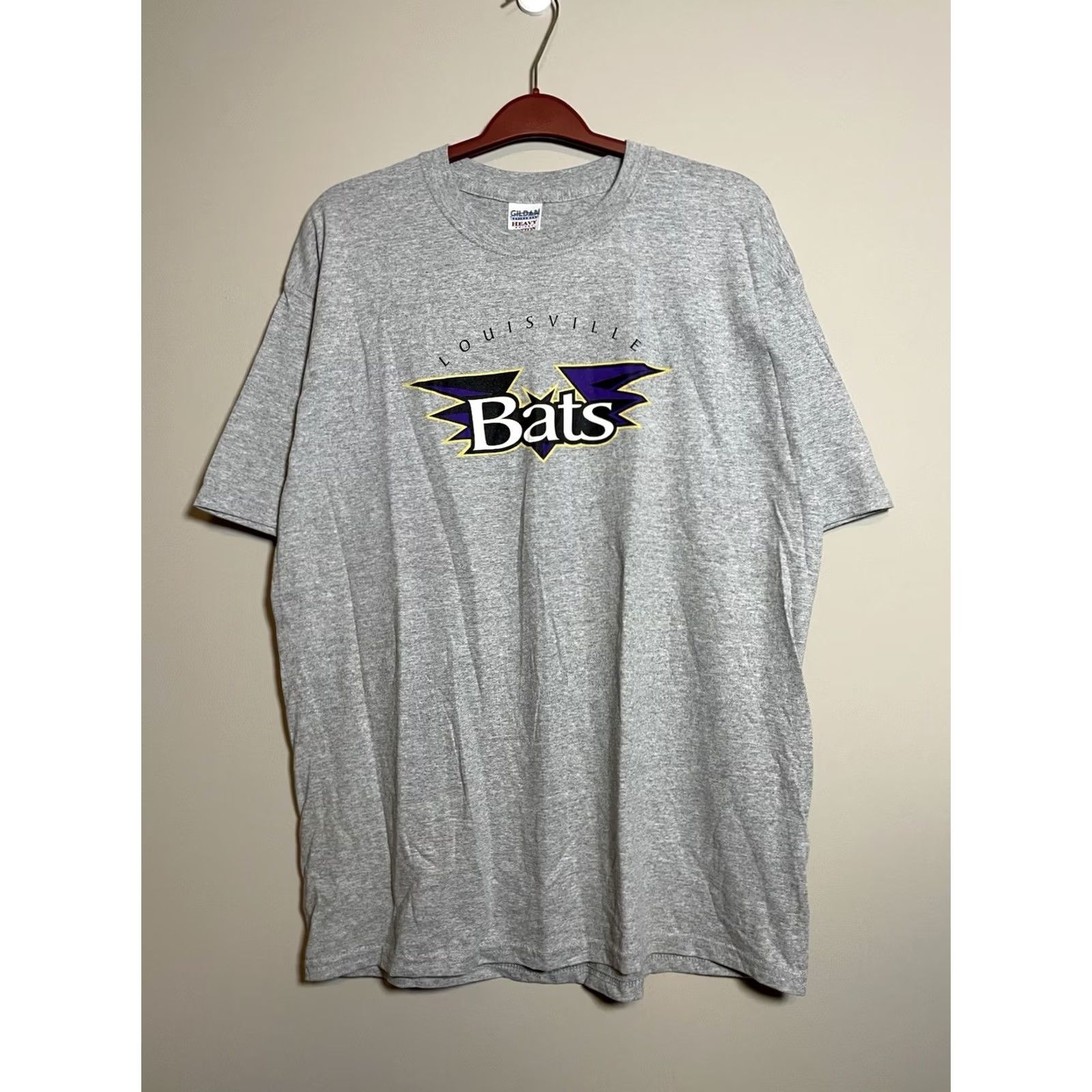 Gildan VINTAGE Majestic Shirt Mens Gray Short Sleeve Louisville Bats Graphic XL 1990s 90s Gildan T-Shirt) Size US XL / EU 56 / 4 - 2 Thumbnail