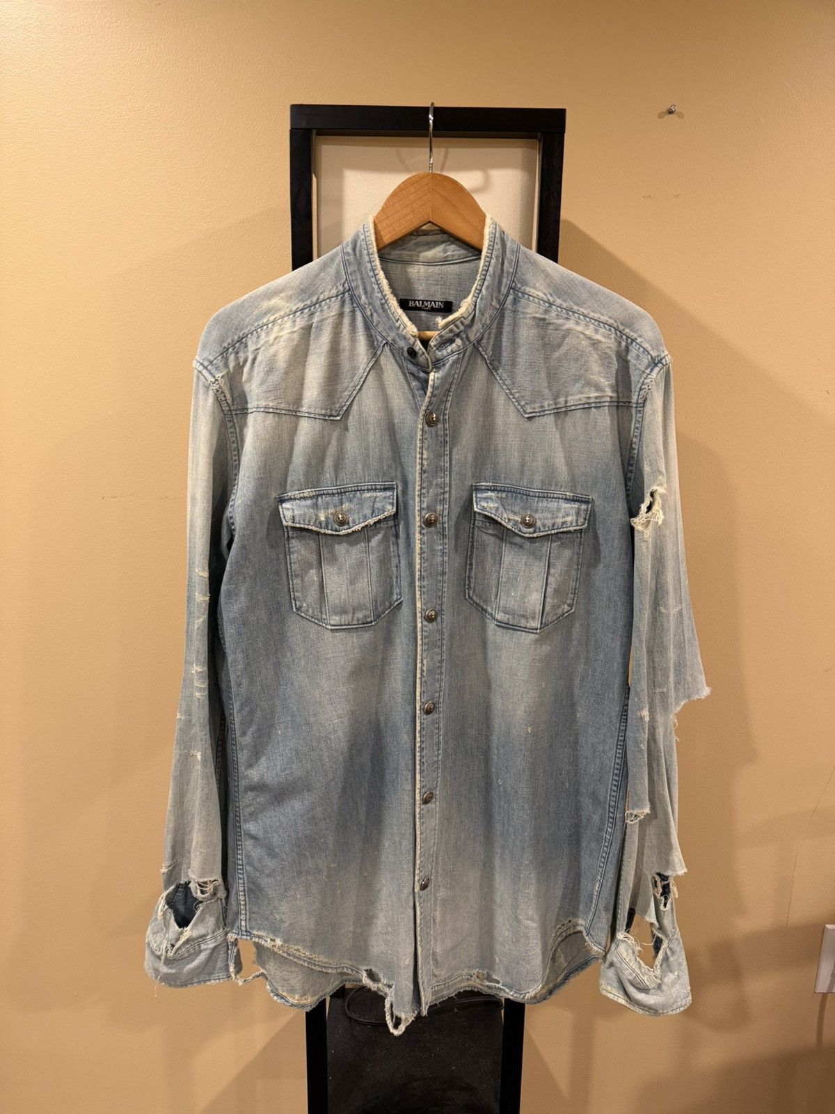 Balmain Balmain SS18 Distressed Light Blue Wash Denim Button Shirt Size US L / EU 52-54 / 3 - 11 Thumbnail