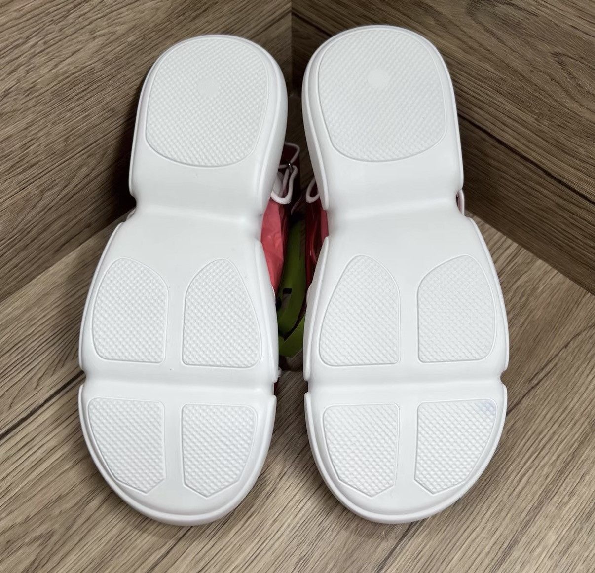 Prada Prada White and Red Sandals J41 Size US 7 / IT 37 - 5 Thumbnail