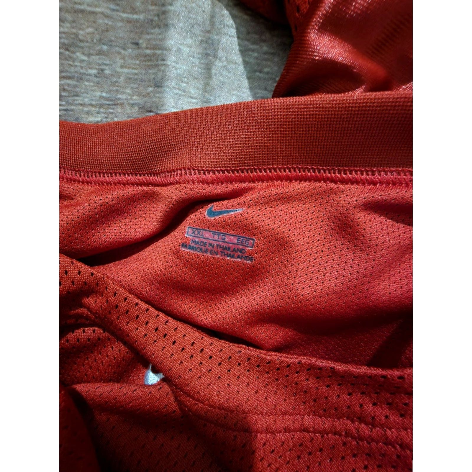 Nike VINTAGE Nike Basketball Shirt Mens XXL Swoosh Logo Center Check 90s Red Short Sleeve T Shirt Jersey Size US XXL / EU 58 / 5 - 3 Thumbnail