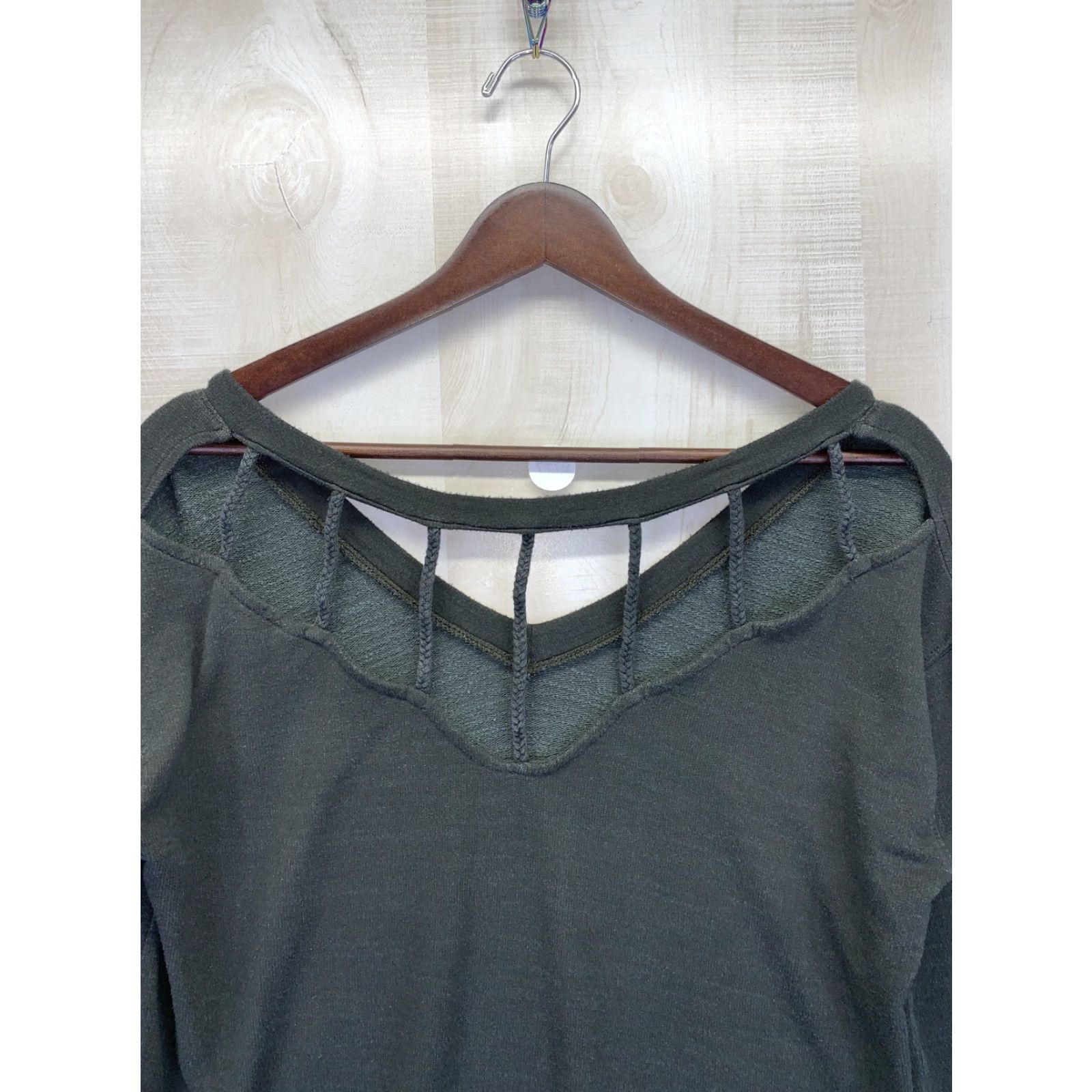 American Eagle Outfitters VINTAGE American Eagle Outfitters Green Ombre Braided Back V-Neck Knit Long Sleeve Distressed XS Shirt Womens XS Size XS / US 0-2 / IT 36-38 - 6 Thumbnail