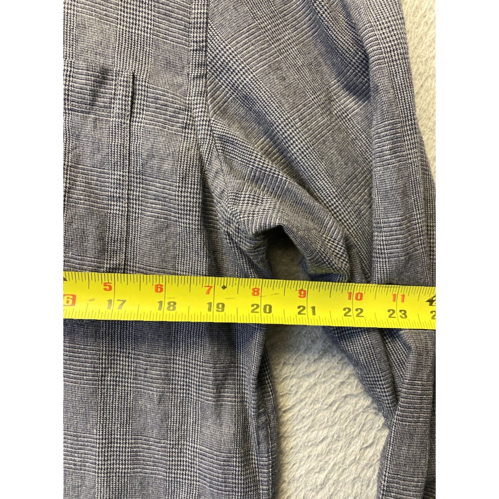 Jos. A. Bank VINTAGE Jos. A. Bank Tailored Button-Up Shirt L 16 Gray Almeria Plaid Mens Size US L / EU 52-54 / 3 - 4 Thumbnail