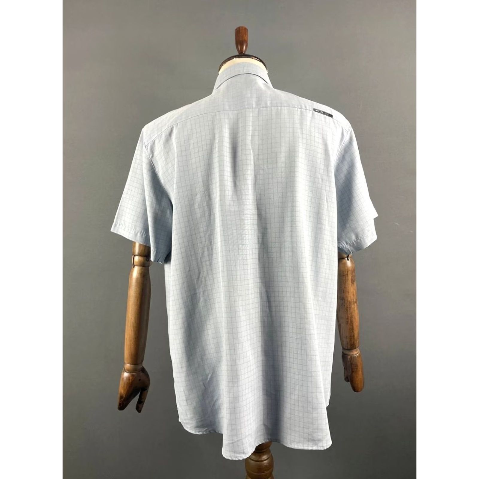 Oakley Oakley Mens Button-Up Shirt XL Gray Rayon Short Sleeve Casual Dress Shirt Slimming Breathable Pockets Size US XL / EU 56 / 4 - 2 Thumbnail
