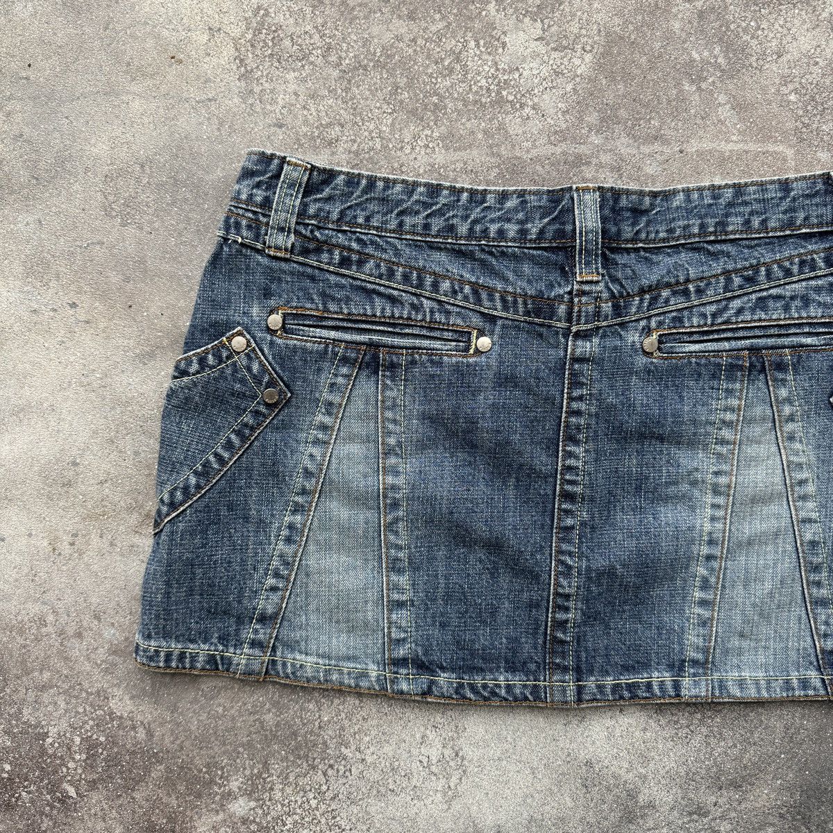 Hysteric Glamour 2000’s Fishbone Y2K Vintage Glam Washed Denim Mini Skirt Size 30" / US 8 / IT 44 - 5 Thumbnail