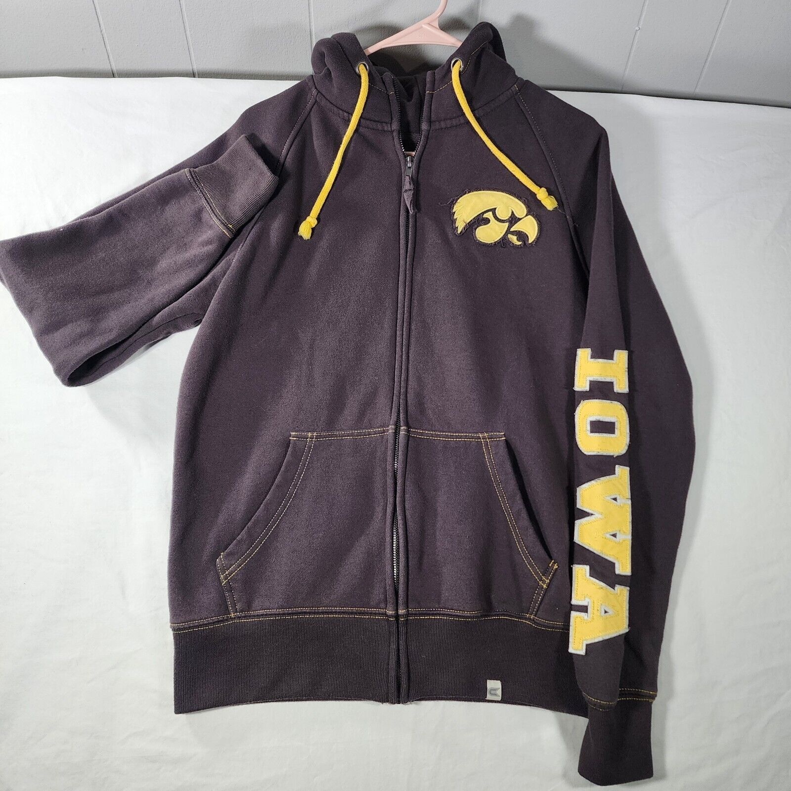 Colosseum Athletics Iowa Hawkeyes Hooded Sweatshirt, Colosseum Athletics Small Size US S / EU 44-46 / 1 - 1 Thumbnail