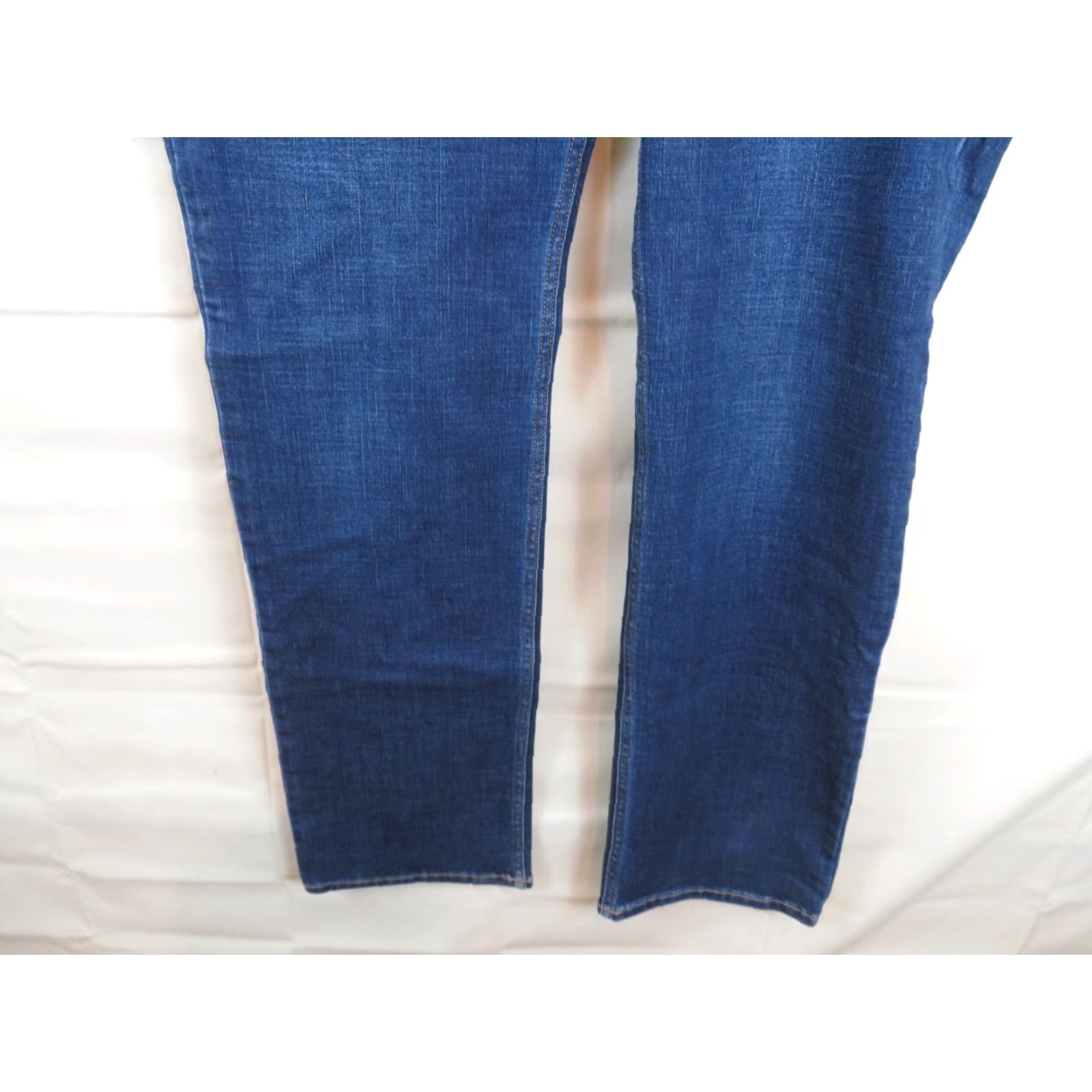 Wrangler NWT Wrangler Jeans Women Straight Leg 19X34 Blue Denim Pants NWT Wrangler Jeans Women Straight Leg 19X34 Blue denim pants Size 40" / US 18 - 2 Thumbnail
