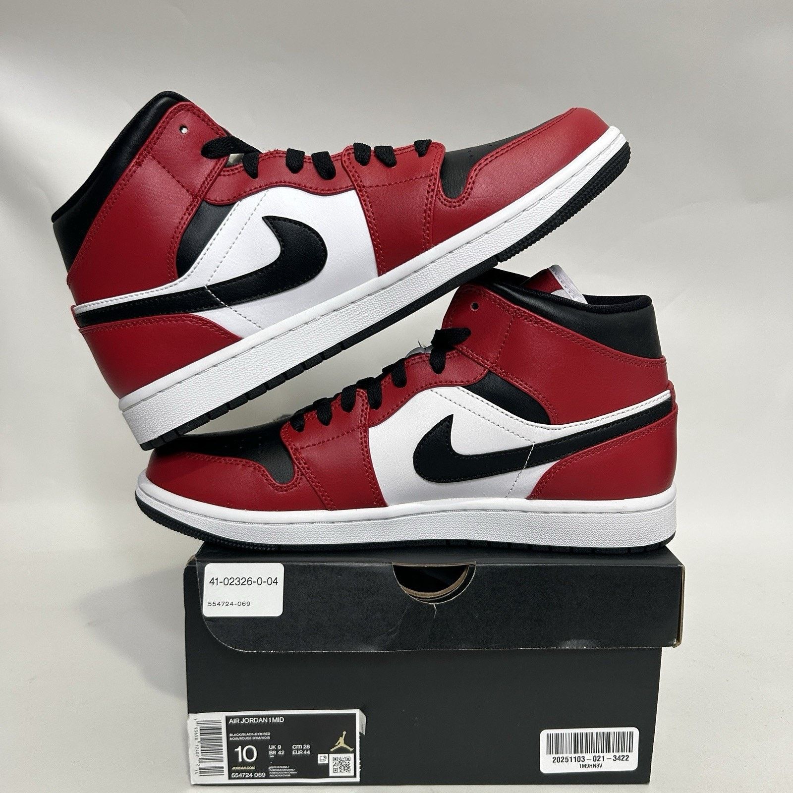 Jordan Brand Nike Air Jordan 1 Mid Retro “Chicago Black Toe/Gym Red” Size US 10 / EU 43 - 3 Thumbnail