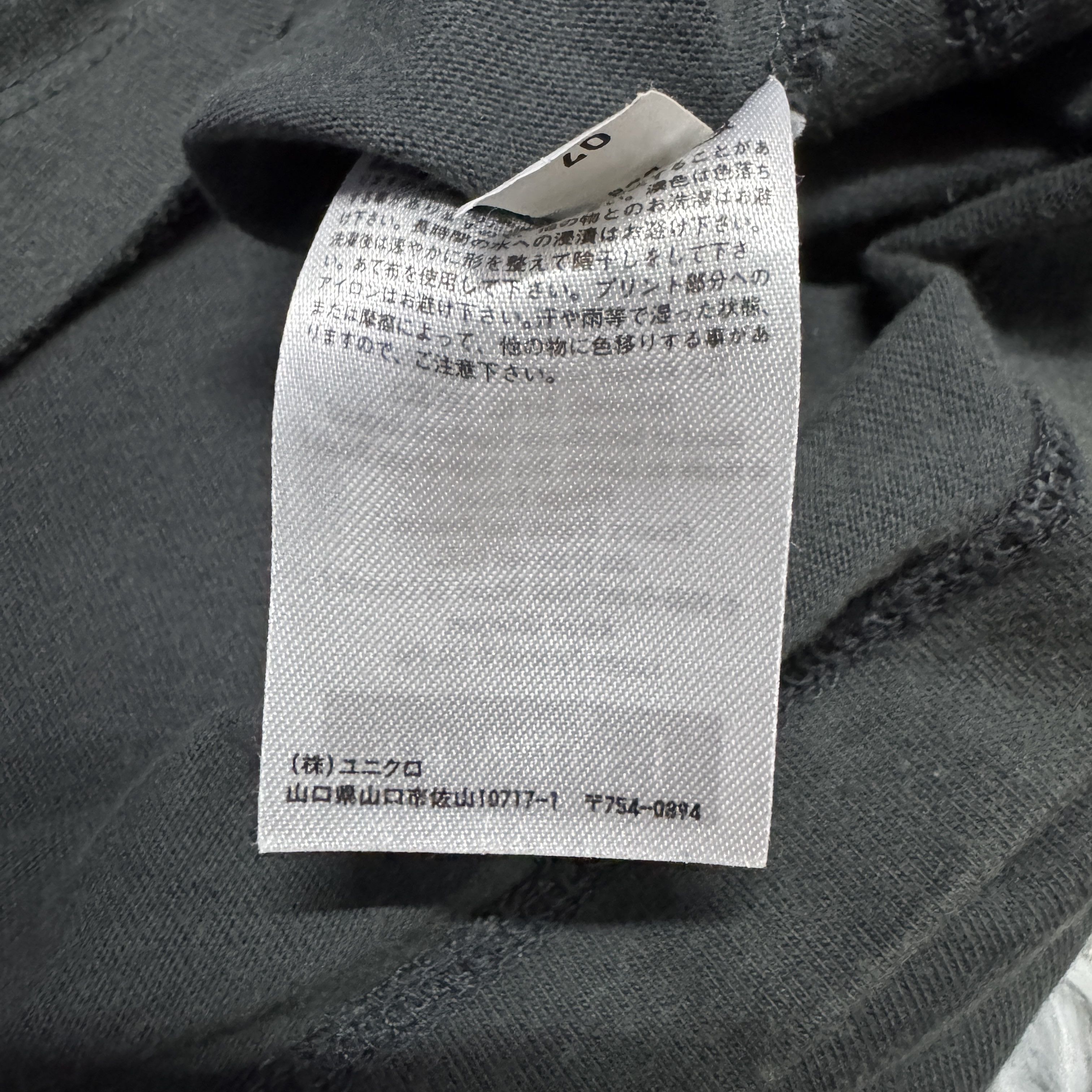 Uniqlo Uniqlo Musée du Louvre "Winged Victory Of Samothrace" Tshirt Size US L / EU 52-54 / 3 - 8 Thumbnail