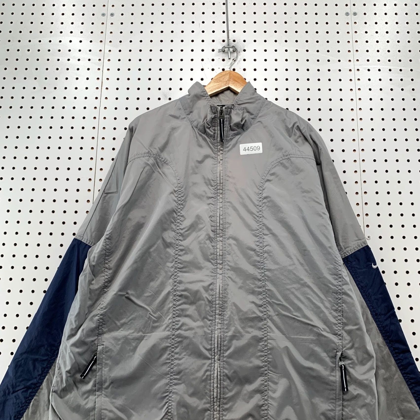 Nike Vintage Nike Windbreaker Jacket Mens XL Gray Oversized Lightweight Y2K Size US XL / EU 56 / 4 - 3 Thumbnail