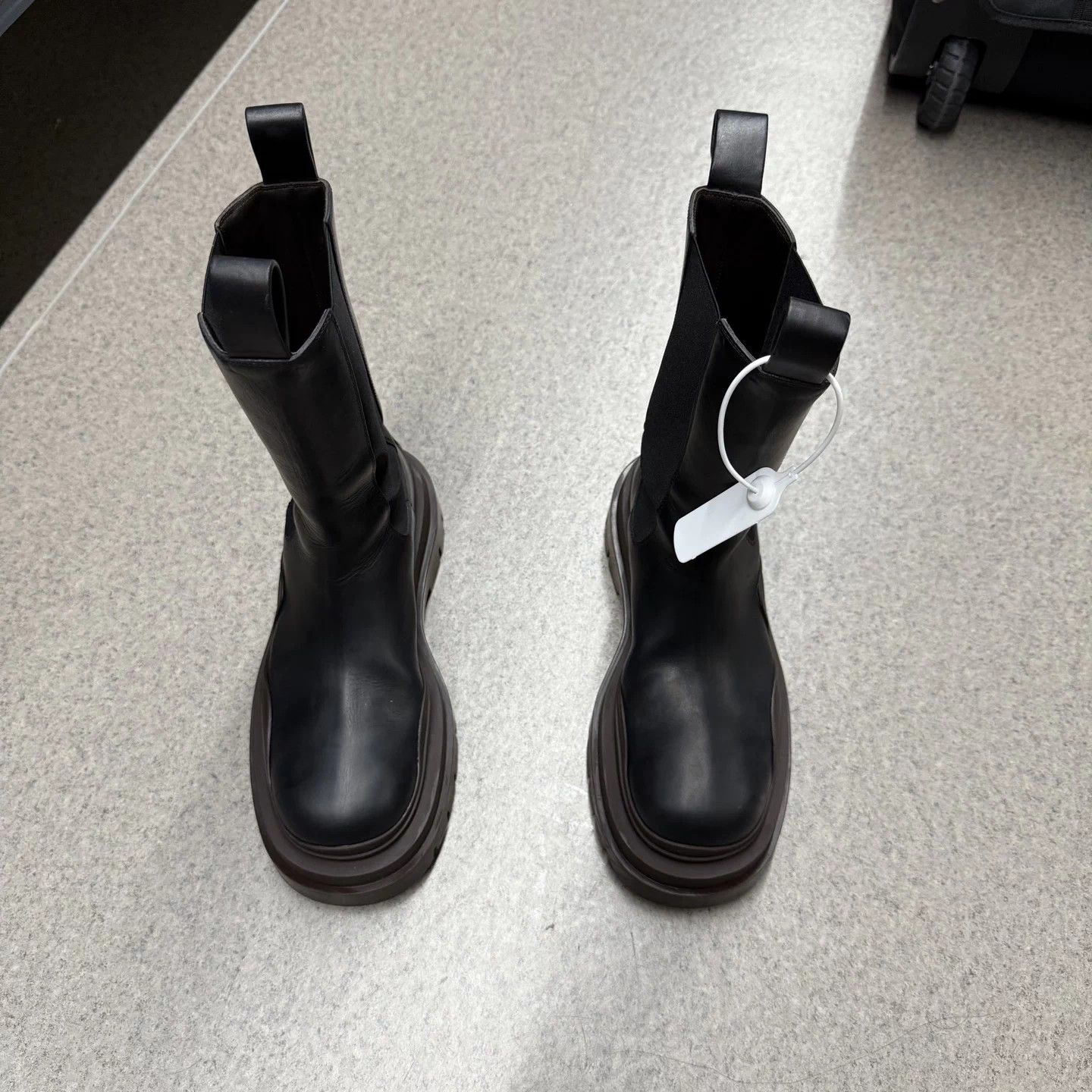 Bottega Veneta BV Black Brown Chelsea Boots Size 38 Mint Worn Twice Size US 8 / IT 38 - 2 Thumbnail