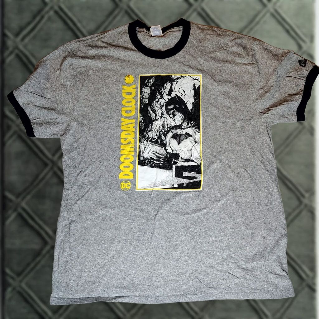 DC Comics VINTAGE Batman Doomsday Clock DC Comics Shirt Mens Sz XL Superman ringer Gray Cotton Size US XL / EU 56 / 4 - 1 Thumbnail
