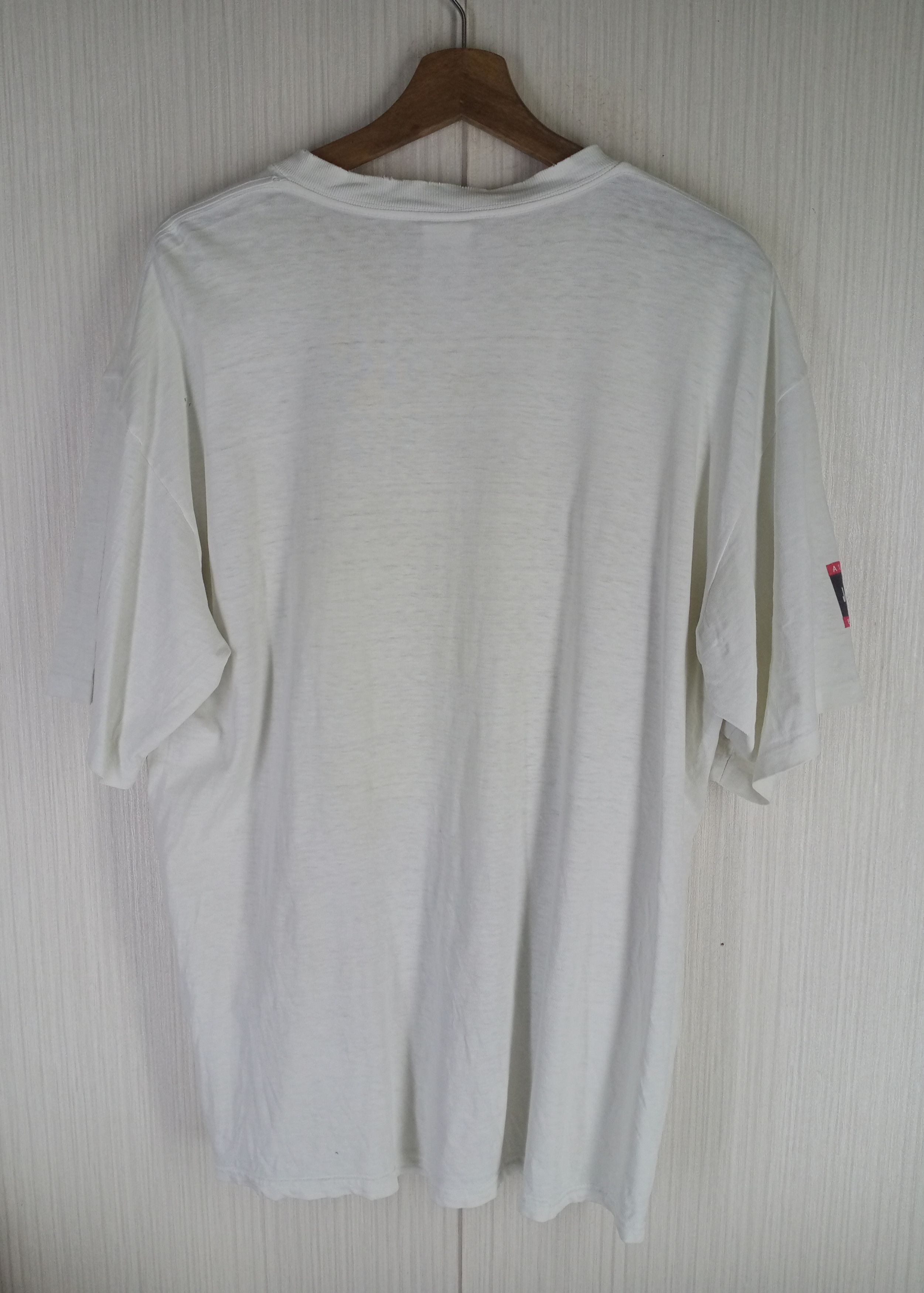 Nike Rare Vintage 90s Nike Michael Jordan Tshirt Size US L / EU 52-54 / 3 - 8 Thumbnail