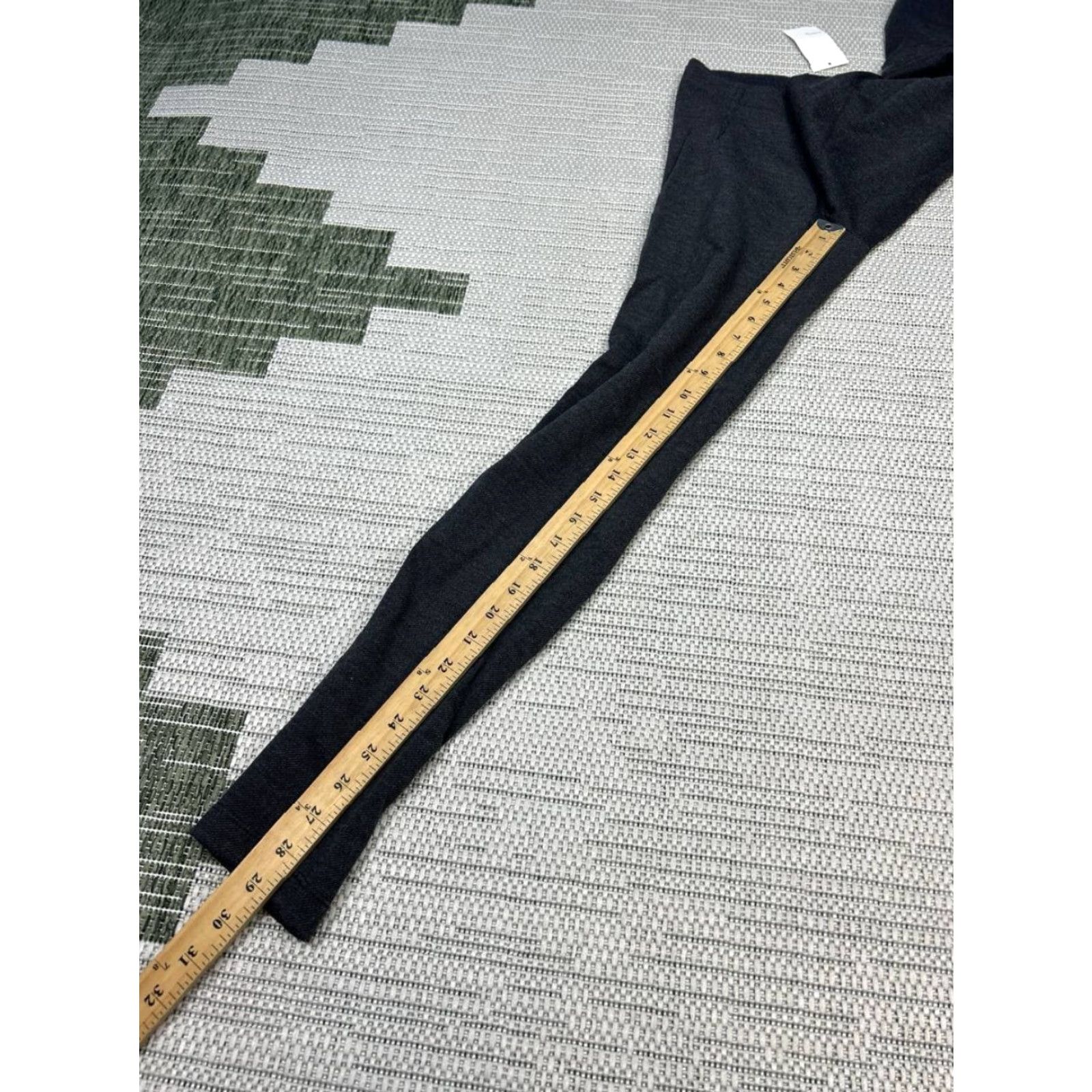 Vince Vince Slim Fit Pants Womens Small Black Stretch Mid Rise Skinny Leg Vince Pants Black Slim Fit Womens Small Modern City Preppy 90s? Size 28" / US 6 / IT 42 - 4 Thumbnail