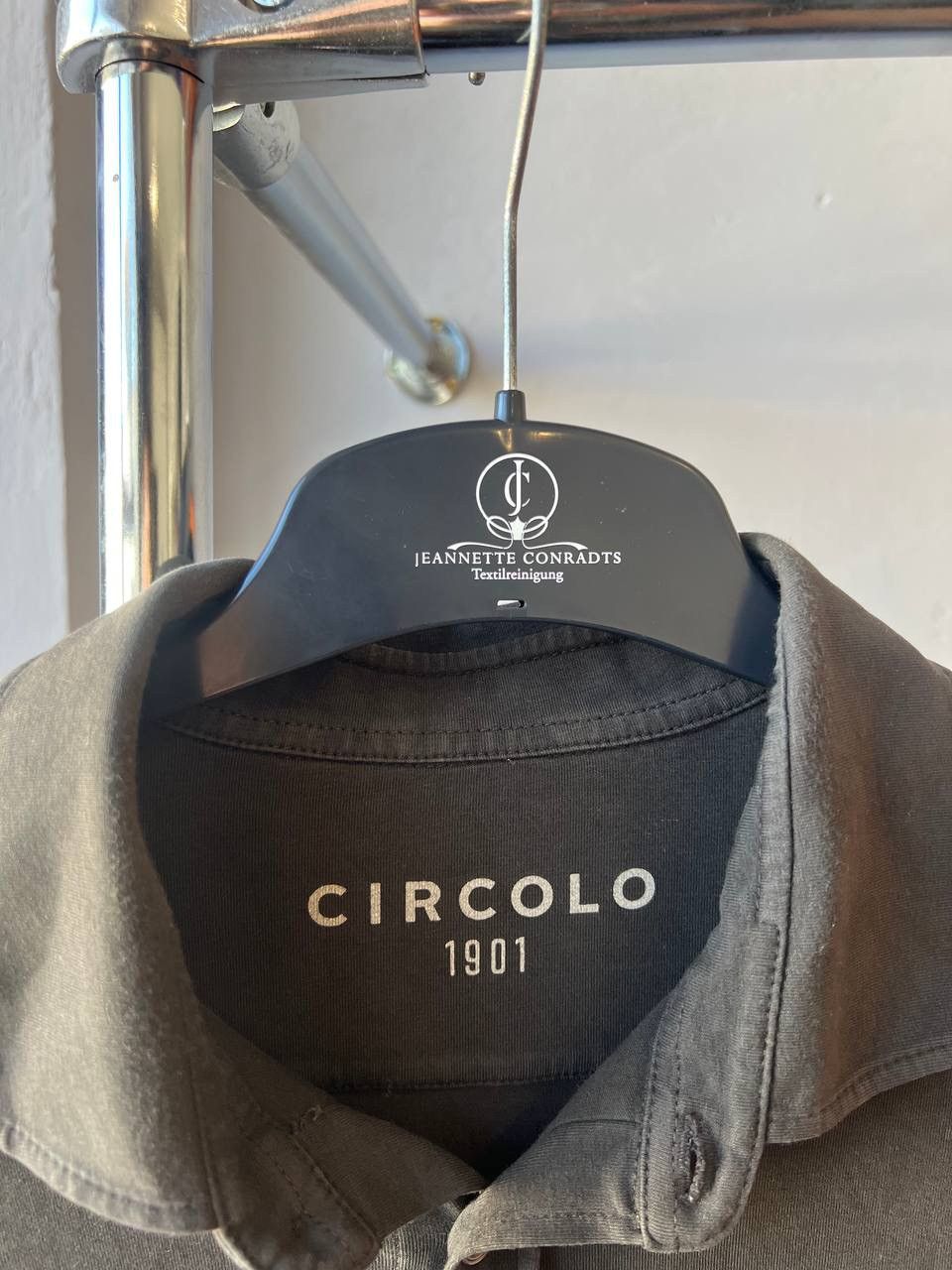 Circolo 1901 CIRCOLO 1901 MENS CLASSIC SOLID COTTON BLEND BUTTON SHIRT XL Size US XL / EU 56 / 4 - 5 Thumbnail