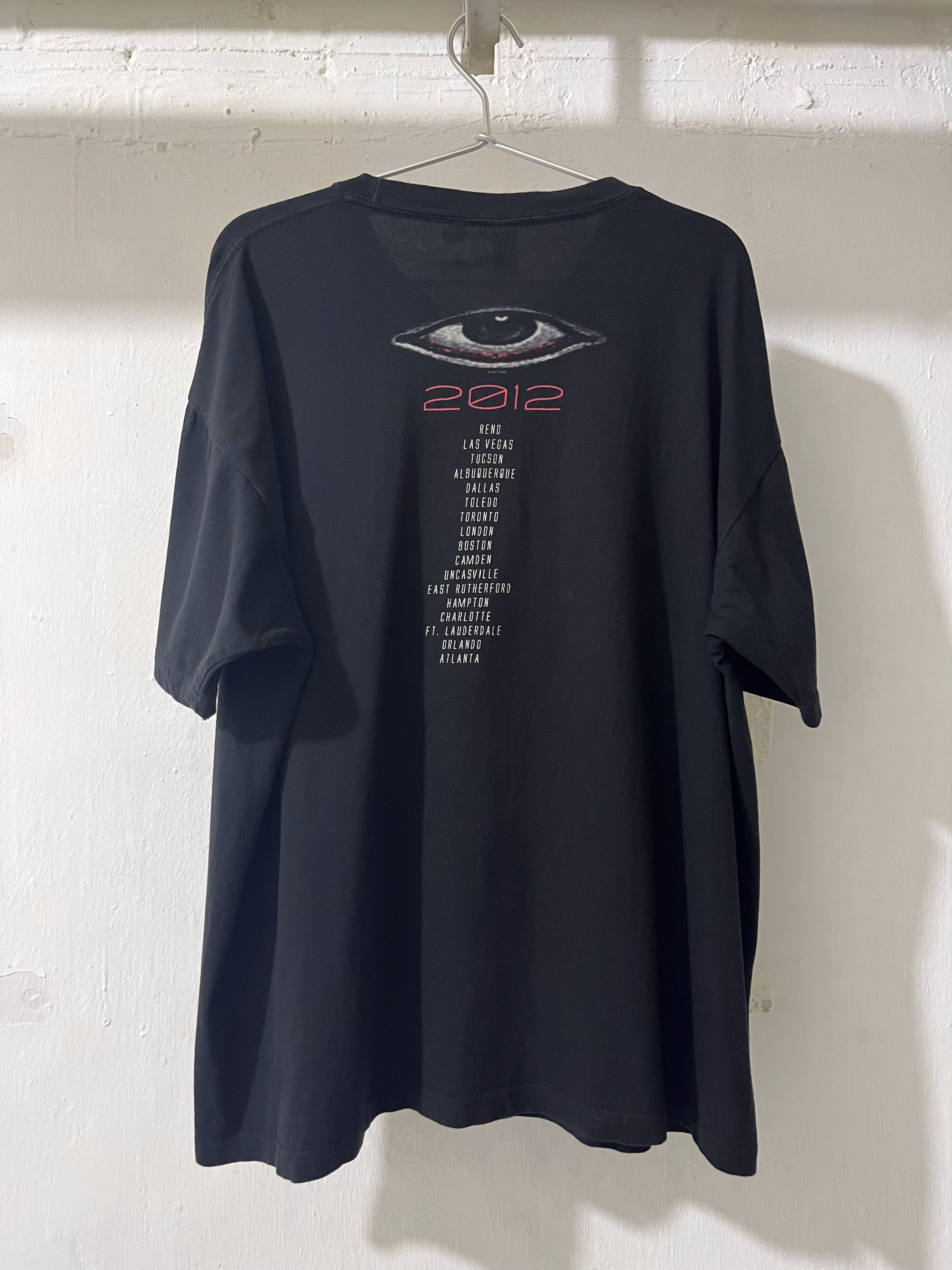 Vintage VINTAGE TULTEX TOOL 2012 TOUR T-SHIRT Size US XL / EU 56 / 4 - 2 Thumbnail