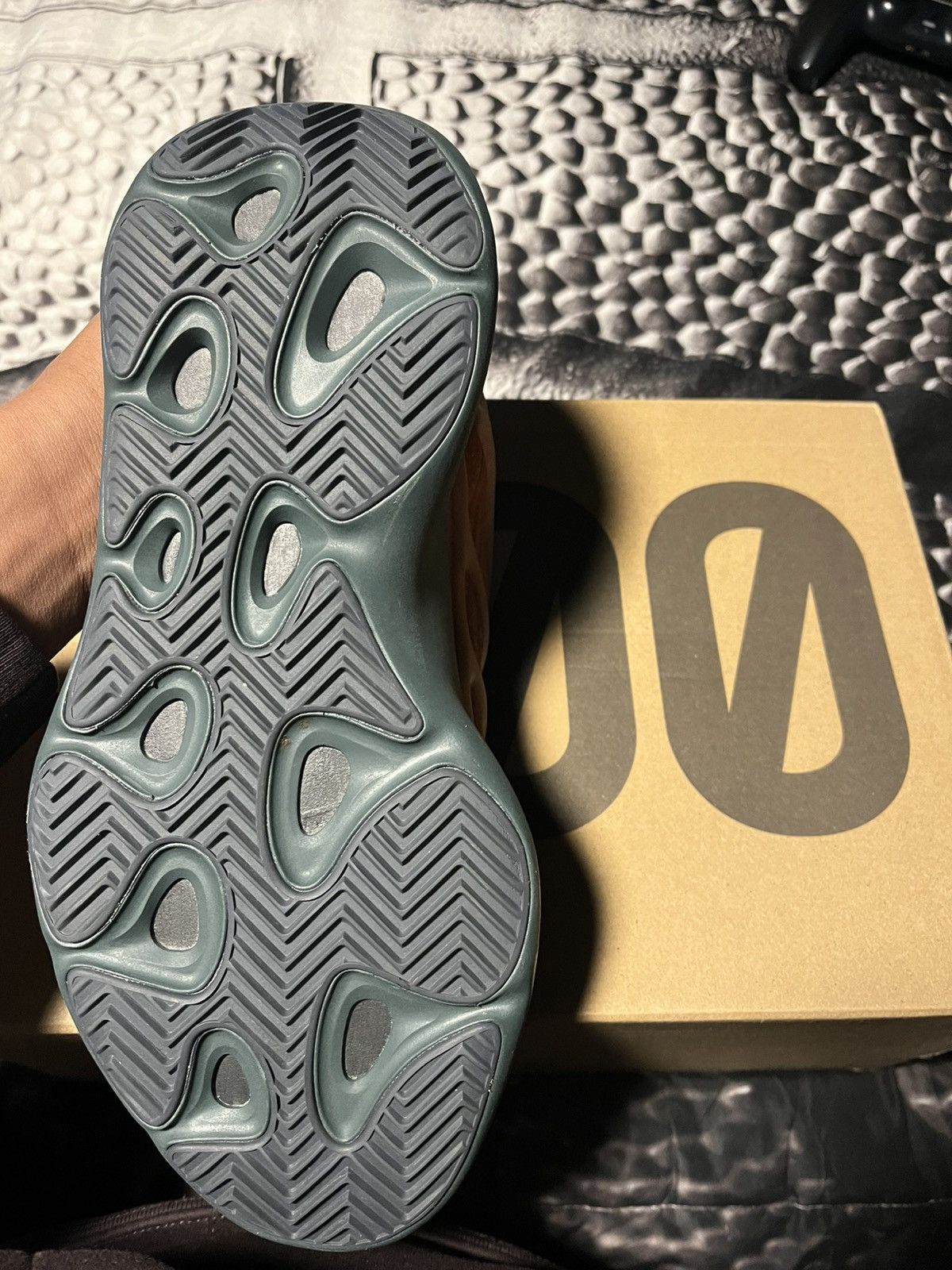 Kanye West × Yeezy YZY 700 v3 Copper Fade Size US 9 / EU 42 - 2 Thumbnail