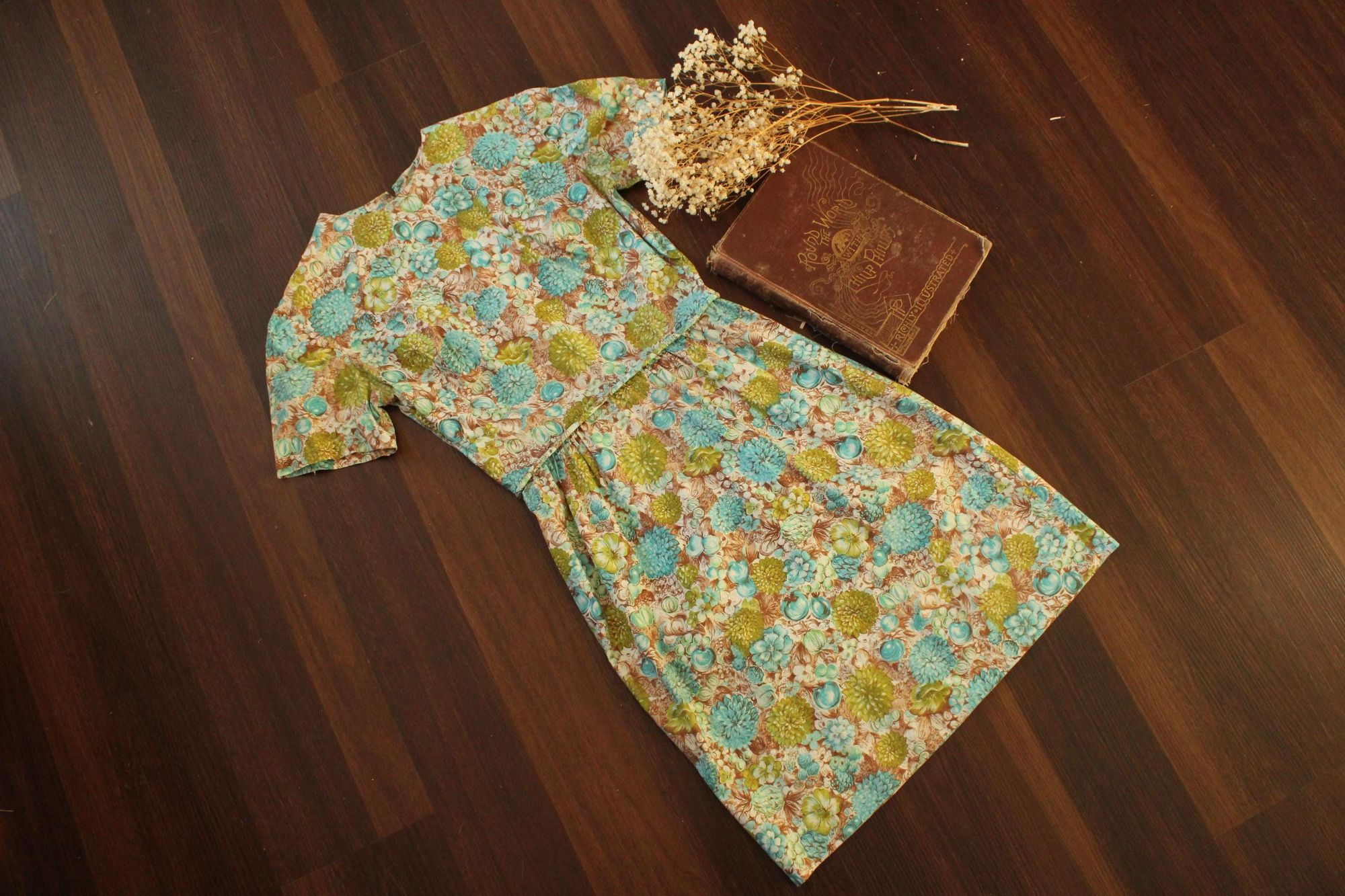 Vintage Vintage 1960s Wiggle Dress, Green and Blue and Brown Floral Size M / US 6-8 / IT 42-44 - 2 Thumbnail