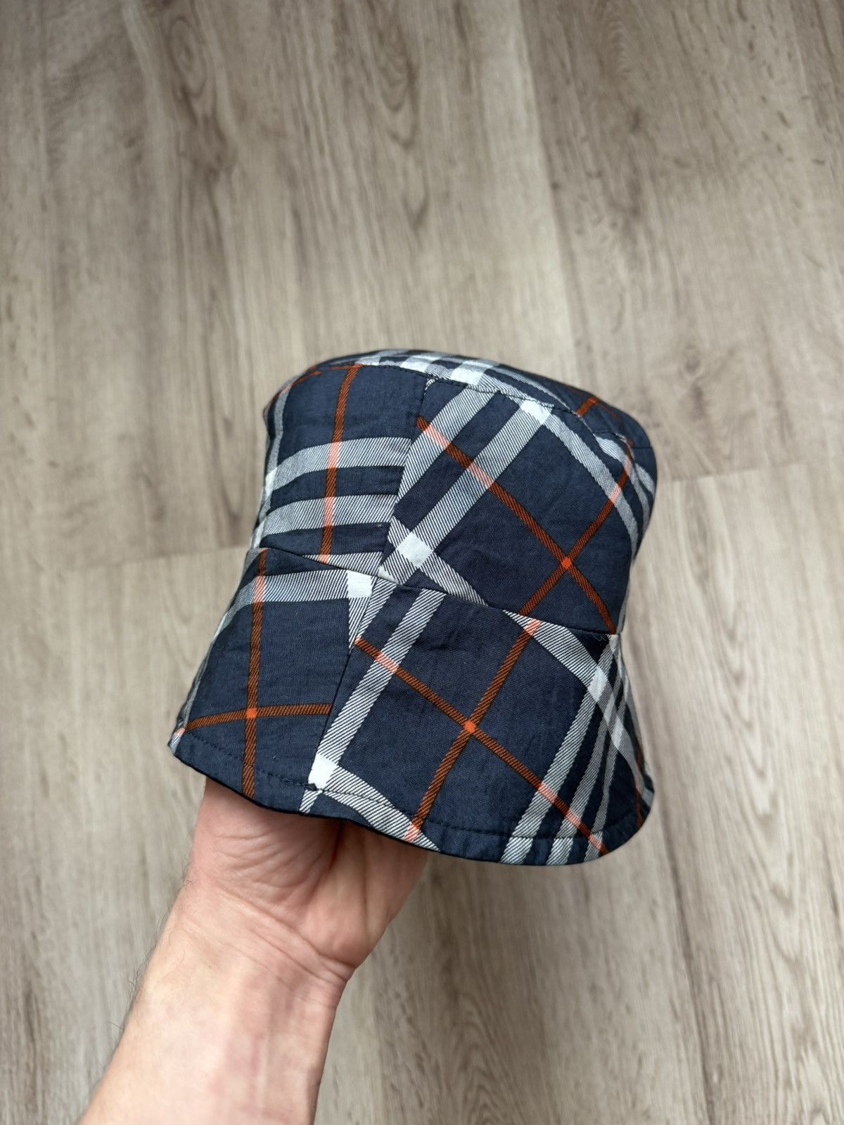 Burberry Burberry Reversible Bucket Hat Nova Check / Navy Size ONE SIZE - 2 Thumbnail