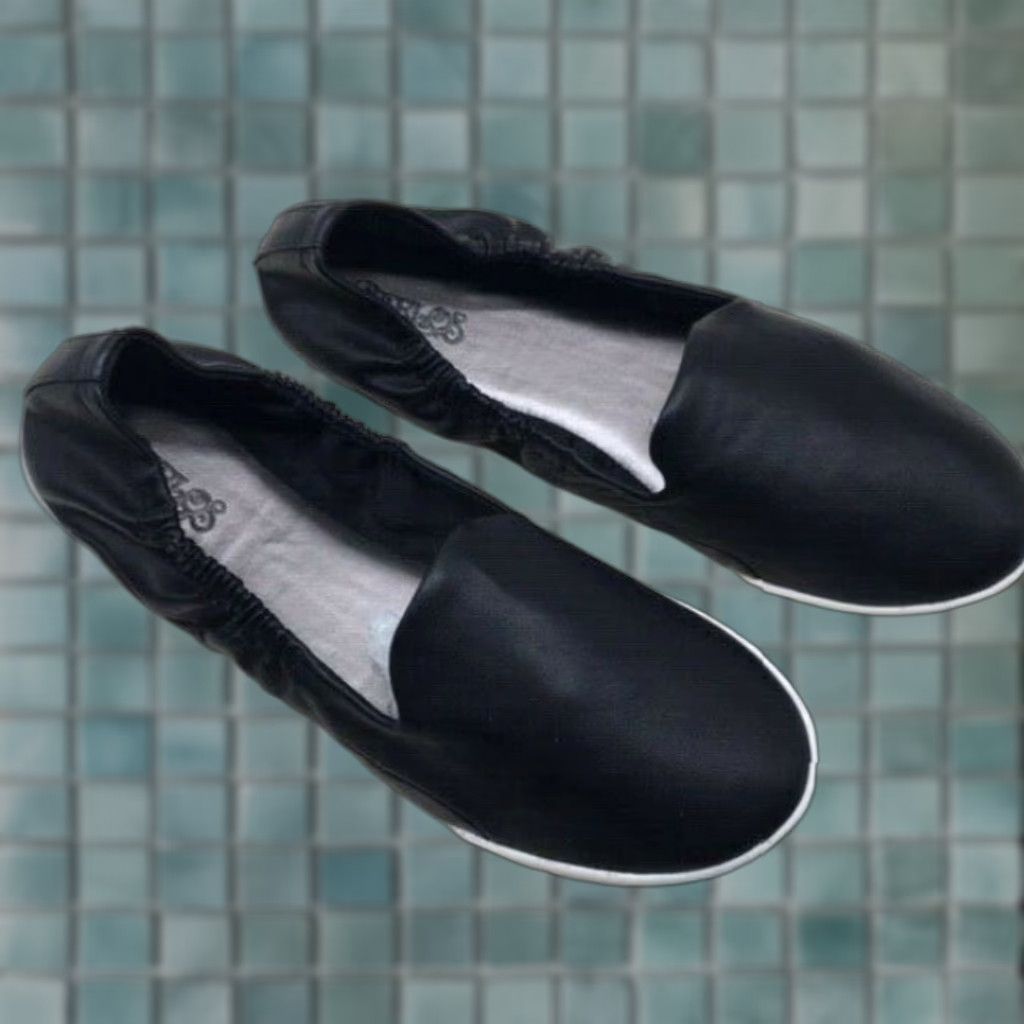 Vintage Carlos by Carlos Santana Womens Malinda Low Top Slip On Fashion Sneakers 7M Size M / US 6-8 / IT 42-44 - 1 Thumbnail