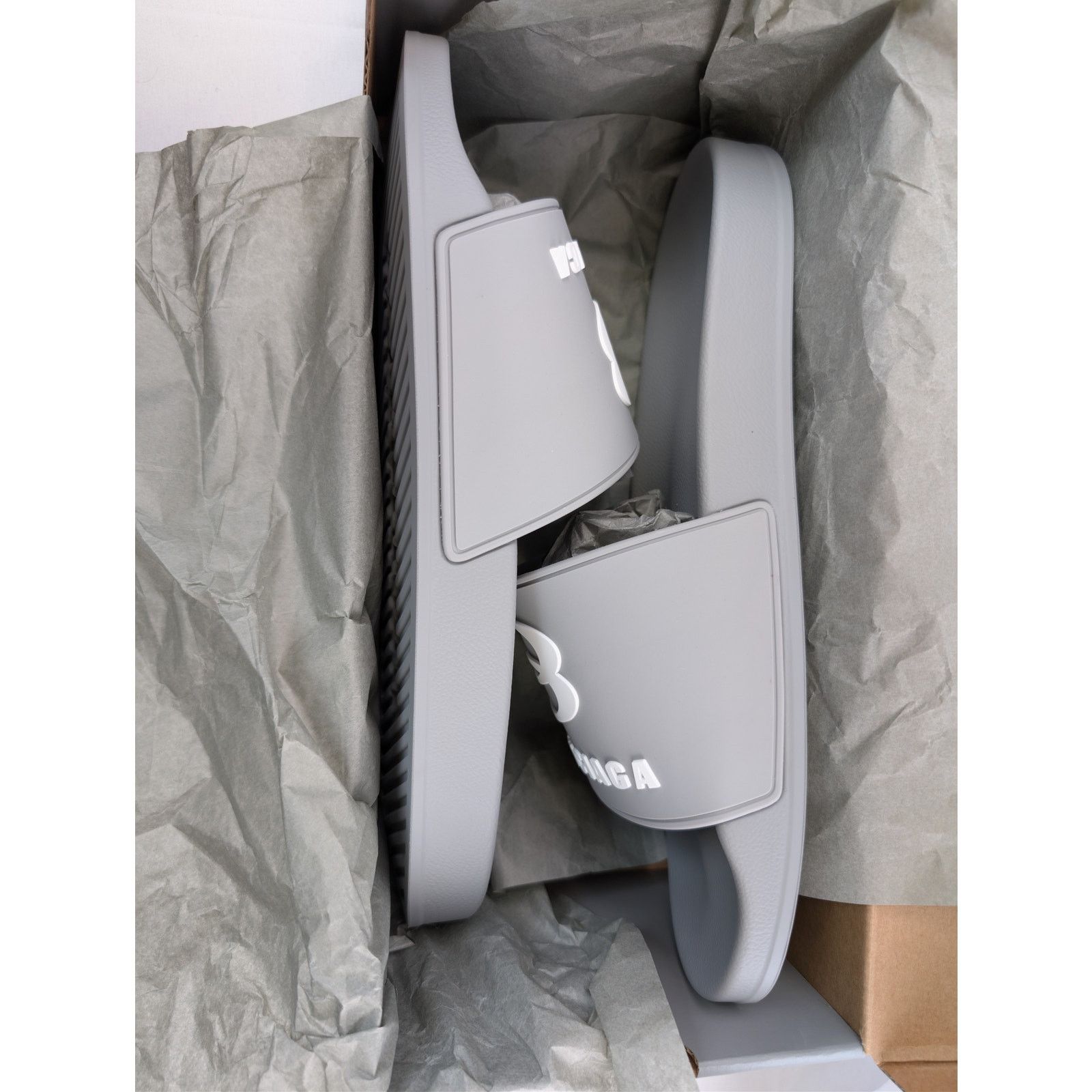 Balenciaga o1rshd1 Logo Pool Slides Slippers in Gray/White Size US 11 / EU 44 - 18 Thumbnail